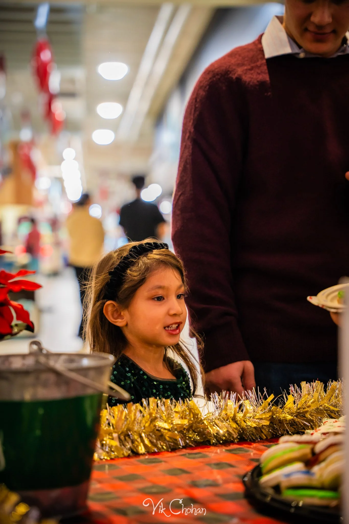 2025-12-10-INTRODeuce-Concierge-Christmas-at-LV-South-Premium-Outlets-2-Vik-Chohan-Photography-Social-Media-VCP-328.jpg