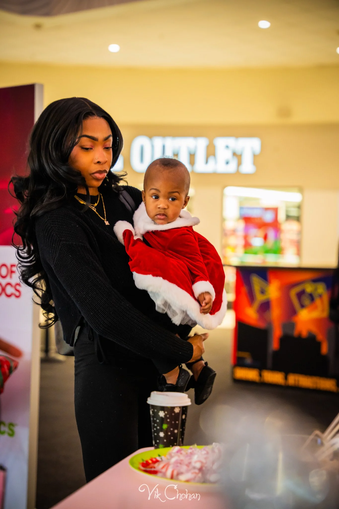 2025-12-10-INTRODeuce-Concierge-Christmas-at-LV-South-Premium-Outlets-2-Vik-Chohan-Photography-Social-Media-VCP-330.jpg