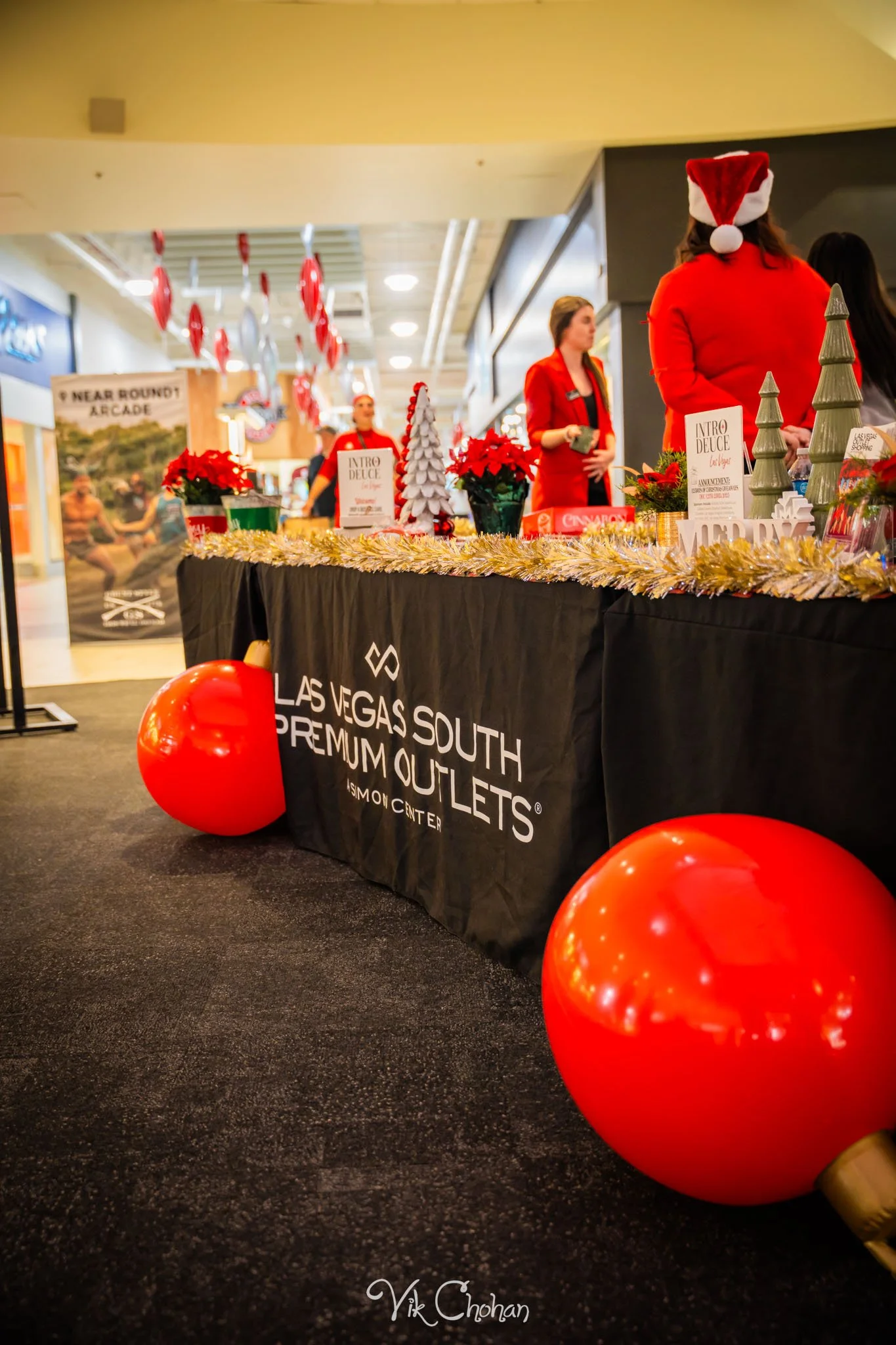 2025-12-10-INTRODeuce-Concierge-Christmas-at-LV-South-Premium-Outlets-2-Vik-Chohan-Photography-Social-Media-VCP-337.jpg
