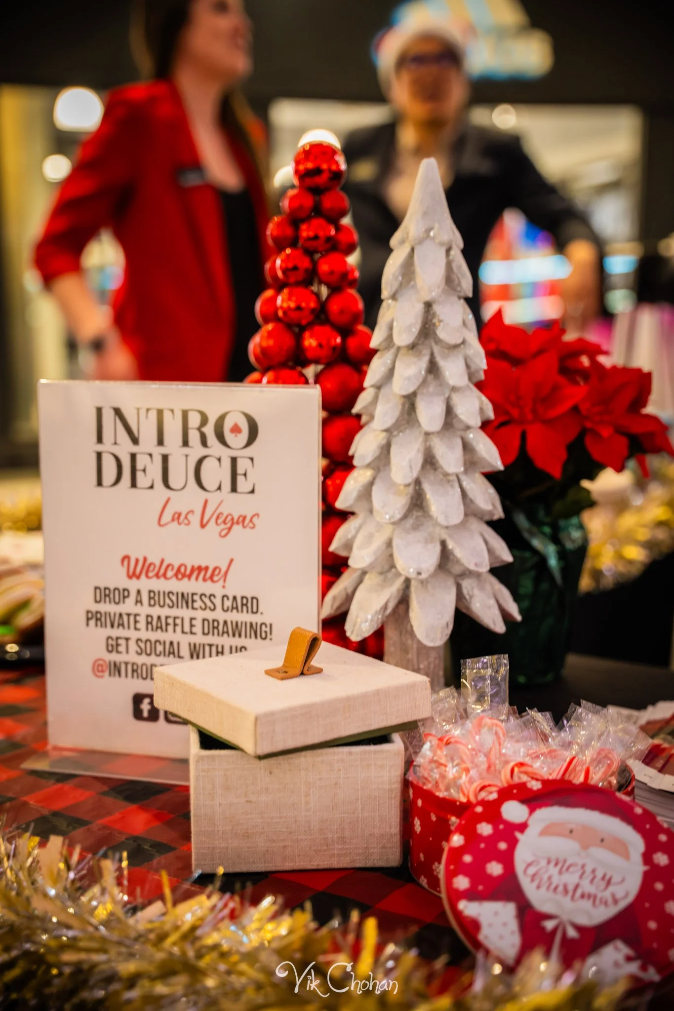 2025-12-10-INTRODeuce-Concierge-Christmas-at-LV-South-Premium-Outlets-2-Vik-Chohan-Photography-Social-Media-VCP-339.jpg