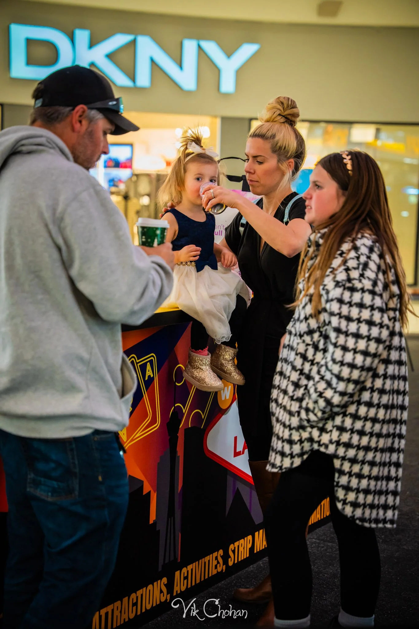 2025-12-10-INTRODeuce-Concierge-Christmas-at-LV-South-Premium-Outlets-2-Vik-Chohan-Photography-Social-Media-VCP-356.jpg