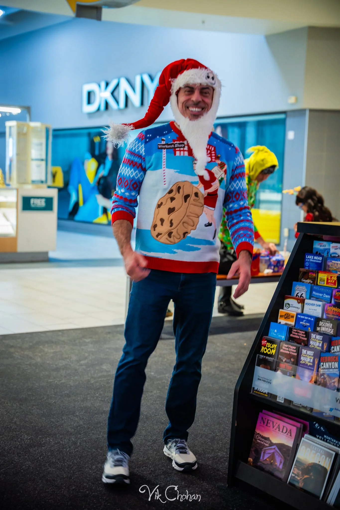 2025-12-10-INTRODeuce-Concierge-Christmas-at-LV-South-Premium-Outlets-2-Vik-Chohan-Photography-Social-Media-VCP-358.jpg