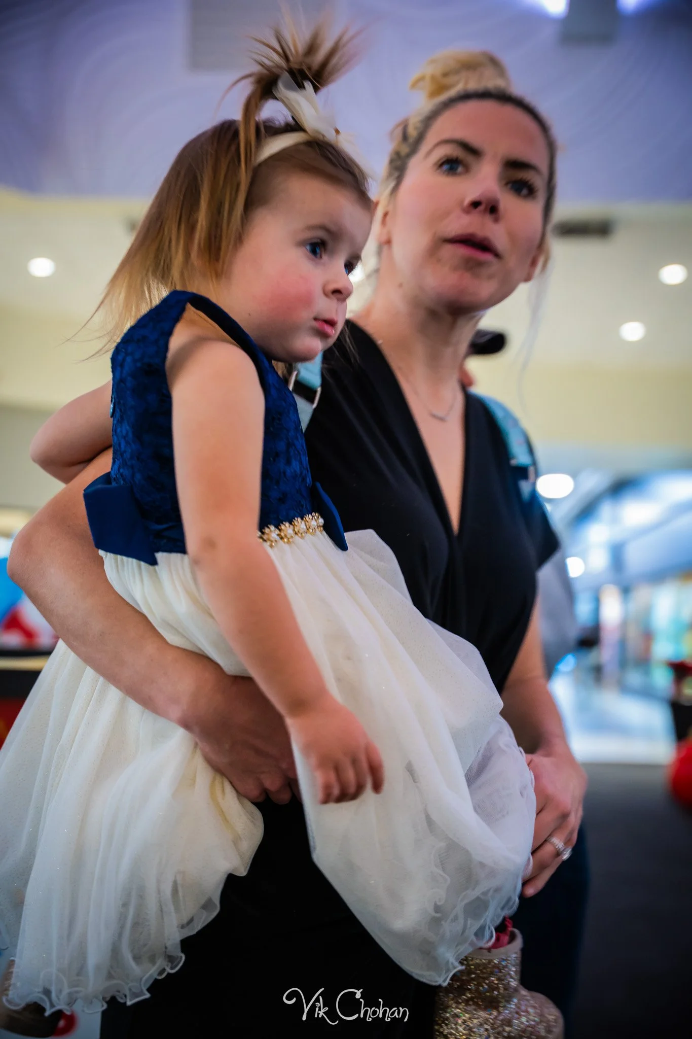 2025-12-10-INTRODeuce-Concierge-Christmas-at-LV-South-Premium-Outlets-2-Vik-Chohan-Photography-Social-Media-VCP-360.jpg