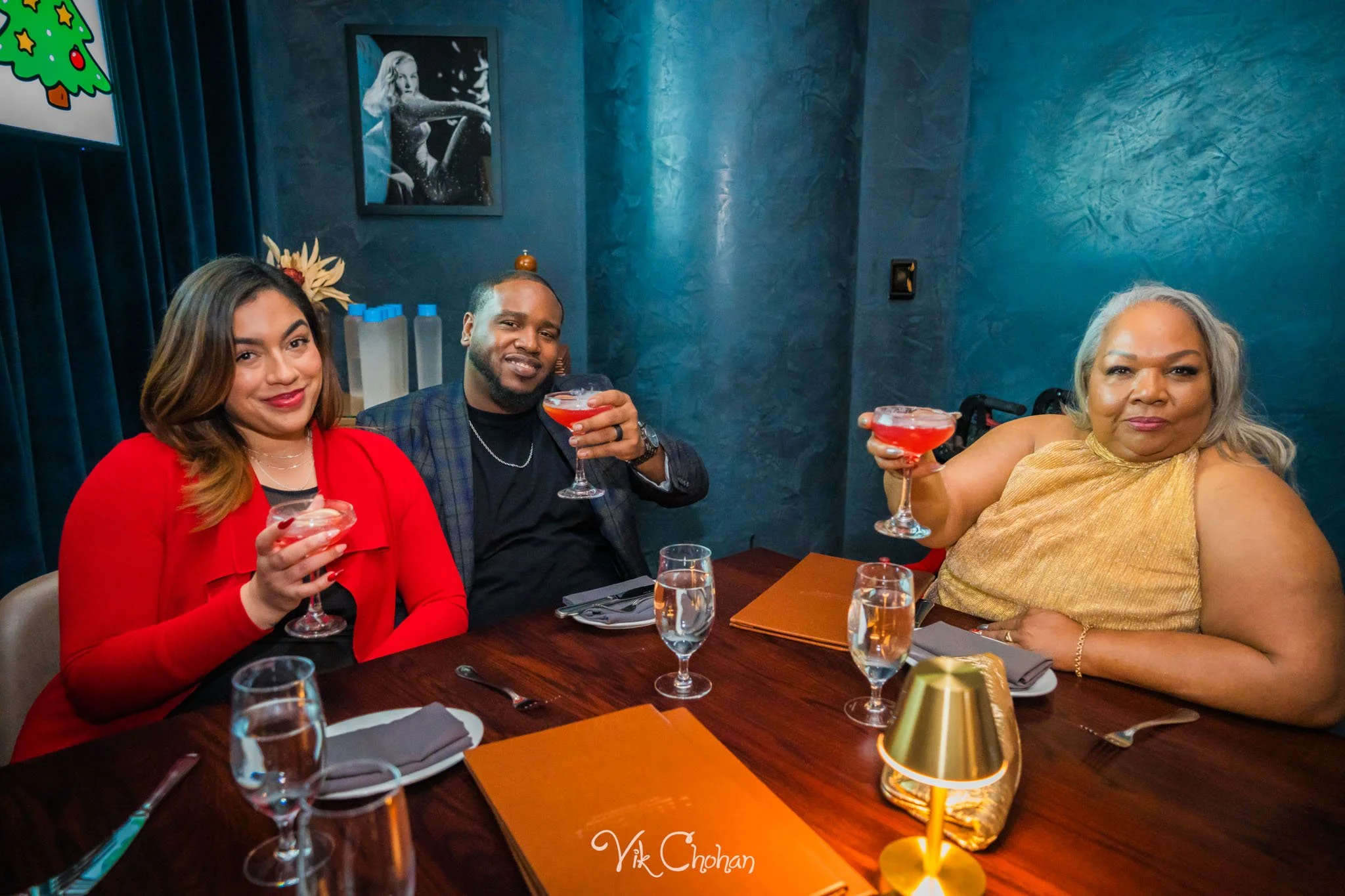 2025-12-19-Christmas-Celebration-with-Granny-at-Ocean-Prime-Vik-Chohan-Photography-Social-Media-VCP-004.jpg