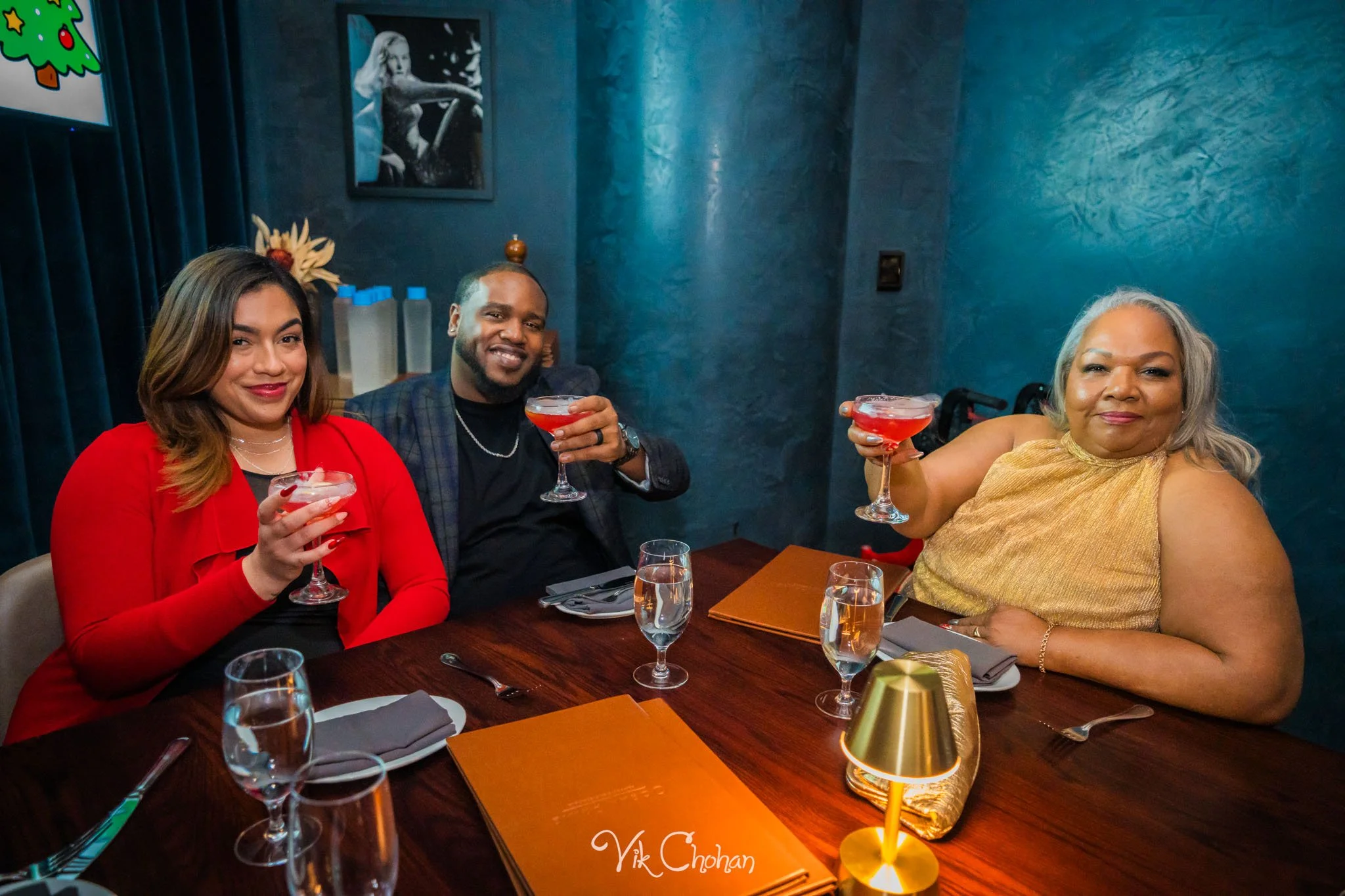 2025-12-19-Christmas-Celebration-with-Granny-at-Ocean-Prime-Vik-Chohan-Photography-Social-Media-VCP-005.jpg