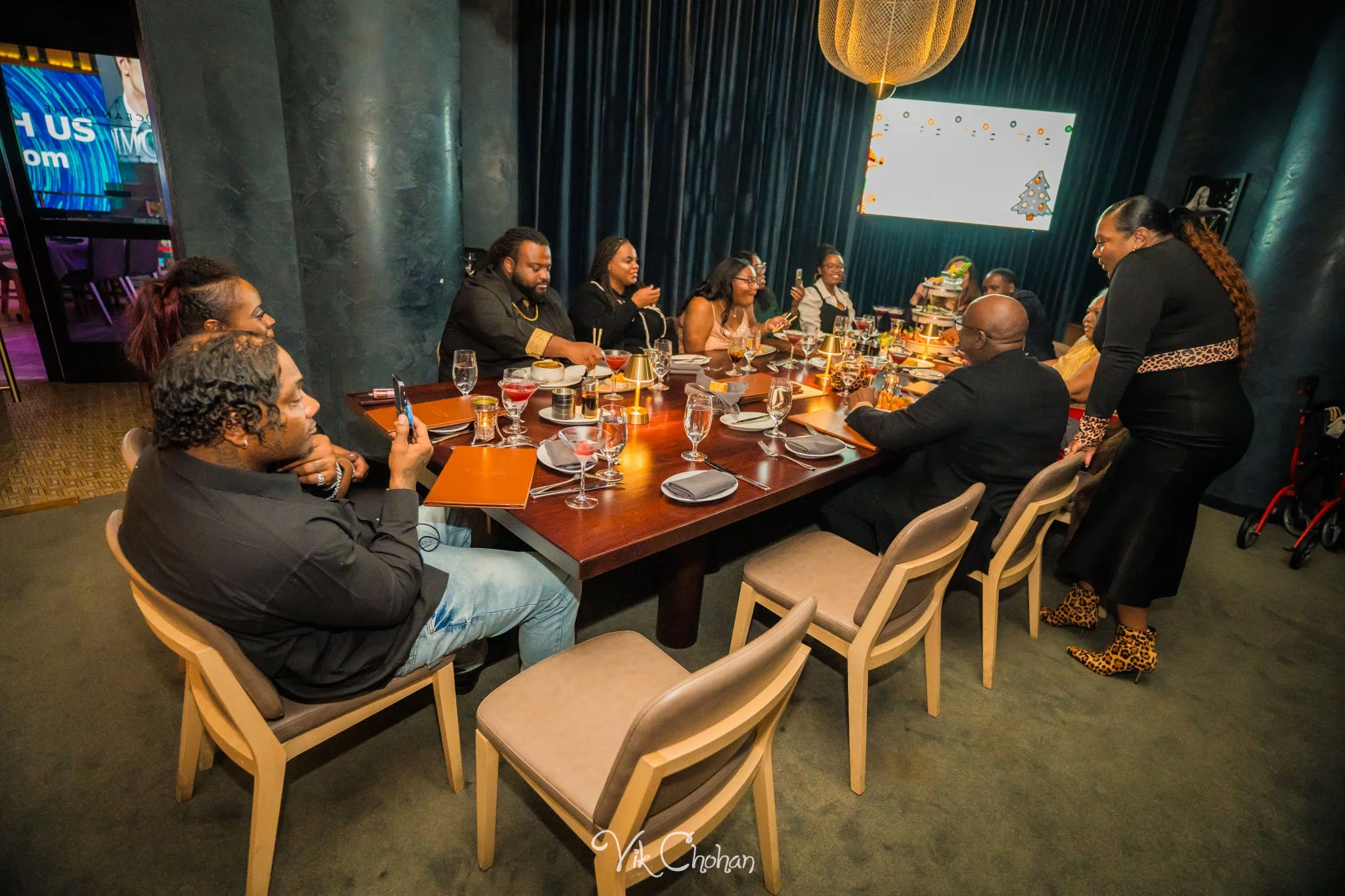 2025-12-19-Christmas-Celebration-with-Granny-at-Ocean-Prime-Vik-Chohan-Photography-Social-Media-VCP-187.jpg