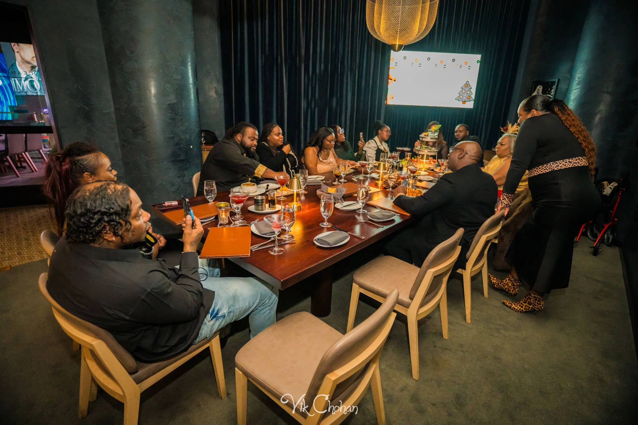2025-12-19-Christmas-Celebration-with-Granny-at-Ocean-Prime-Vik-Chohan-Photography-Social-Media-VCP-189.jpg