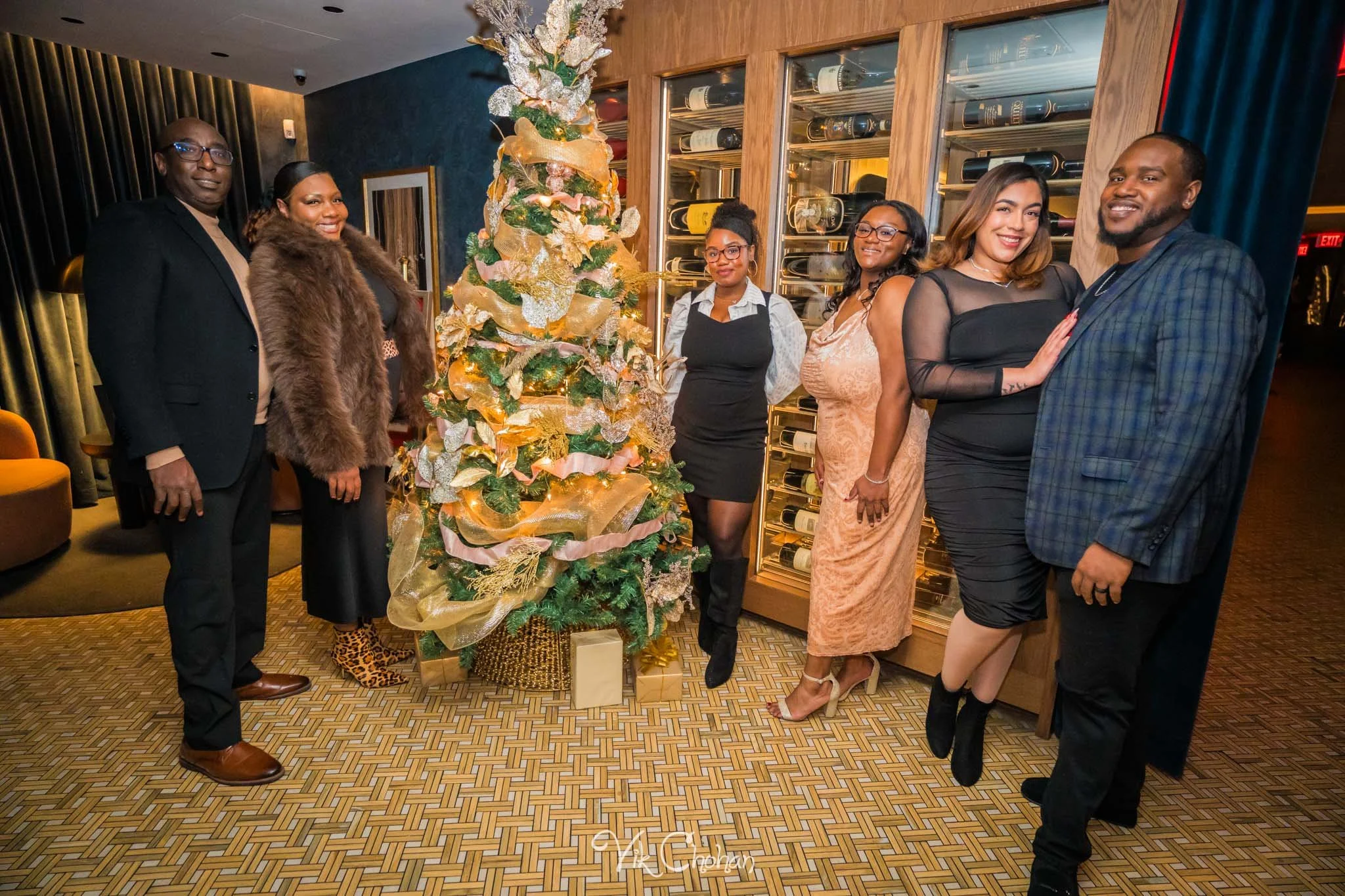2025-12-19-Christmas-Celebration-with-Granny-at-Ocean-Prime-Vik-Chohan-Photography-Social-Media-VCP-193.jpg