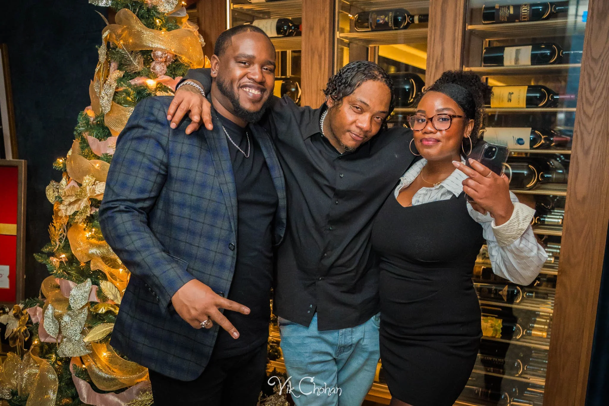 2025-12-19-Christmas-Celebration-with-Granny-at-Ocean-Prime-Vik-Chohan-Photography-Social-Media-VCP-209.jpg