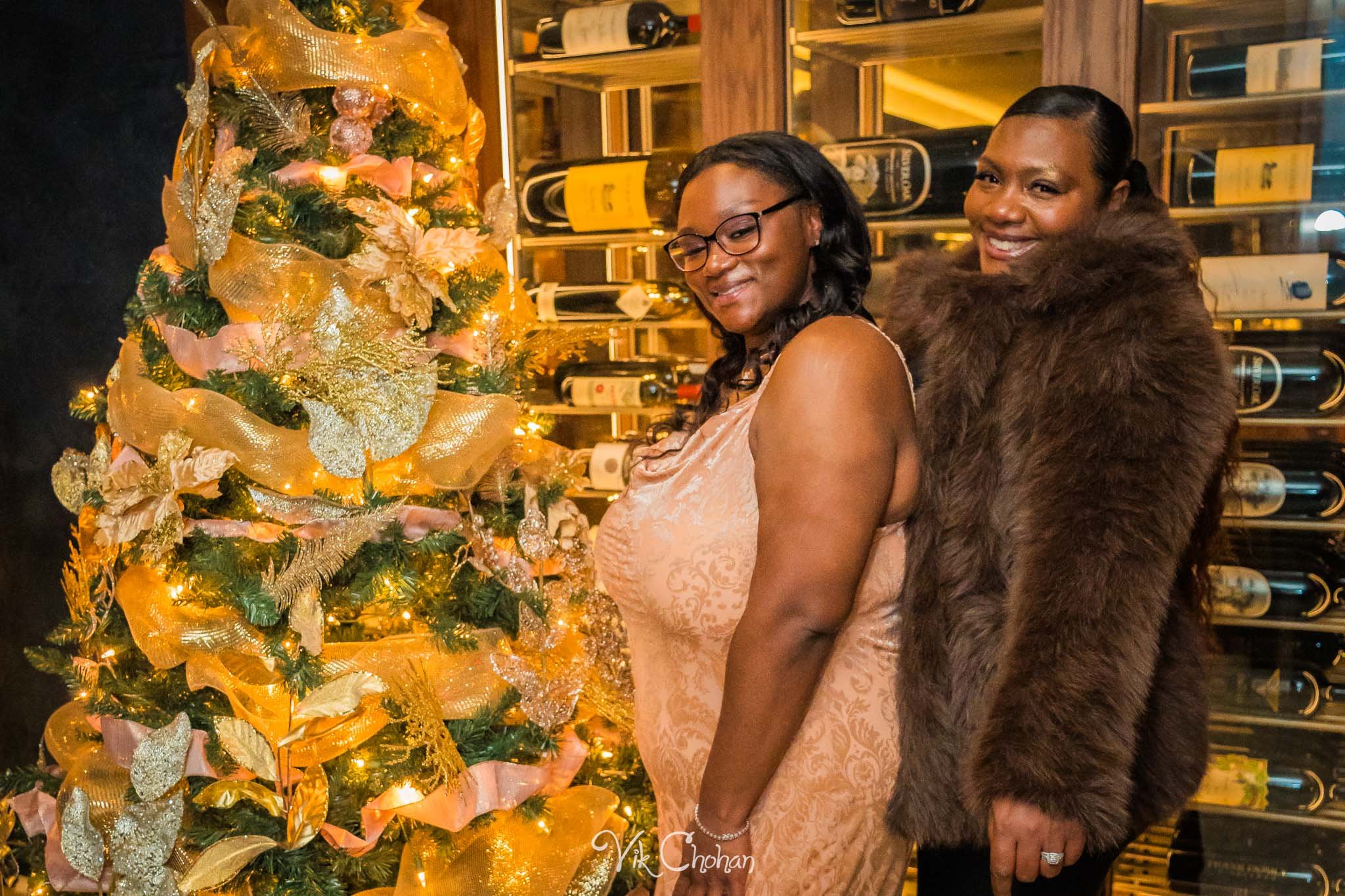 2025-12-19-Christmas-Celebration-with-Granny-at-Ocean-Prime-Vik-Chohan-Photography-Social-Media-VCP-220.jpg