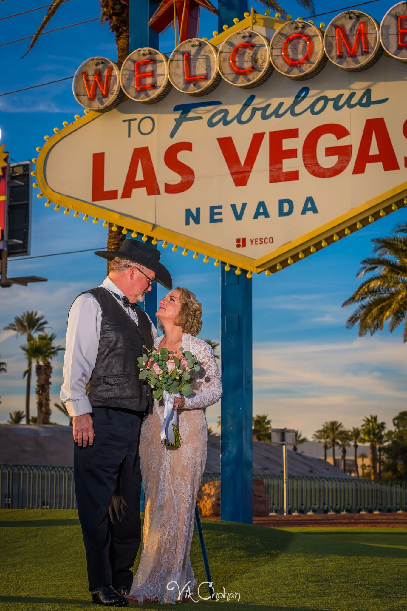 2026-02-26-Jennifer-and-Larry-Las-Vegas-Wedding-Strip-Tour-Vik-Chohan-Photography-Social-Media-013.jpg