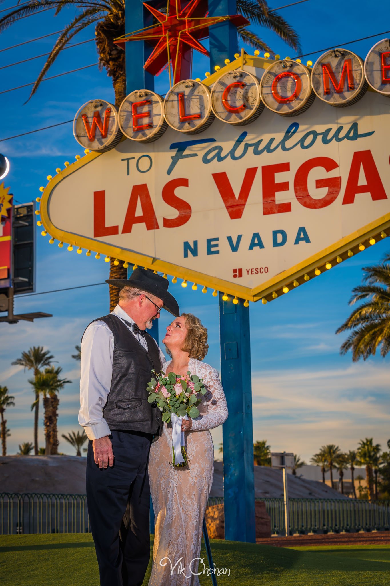 2026-02-26-Jennifer-and-Larry-Las-Vegas-Wedding-Strip-Tour-Vik-Chohan-Photography-Social-Media-014.jpg