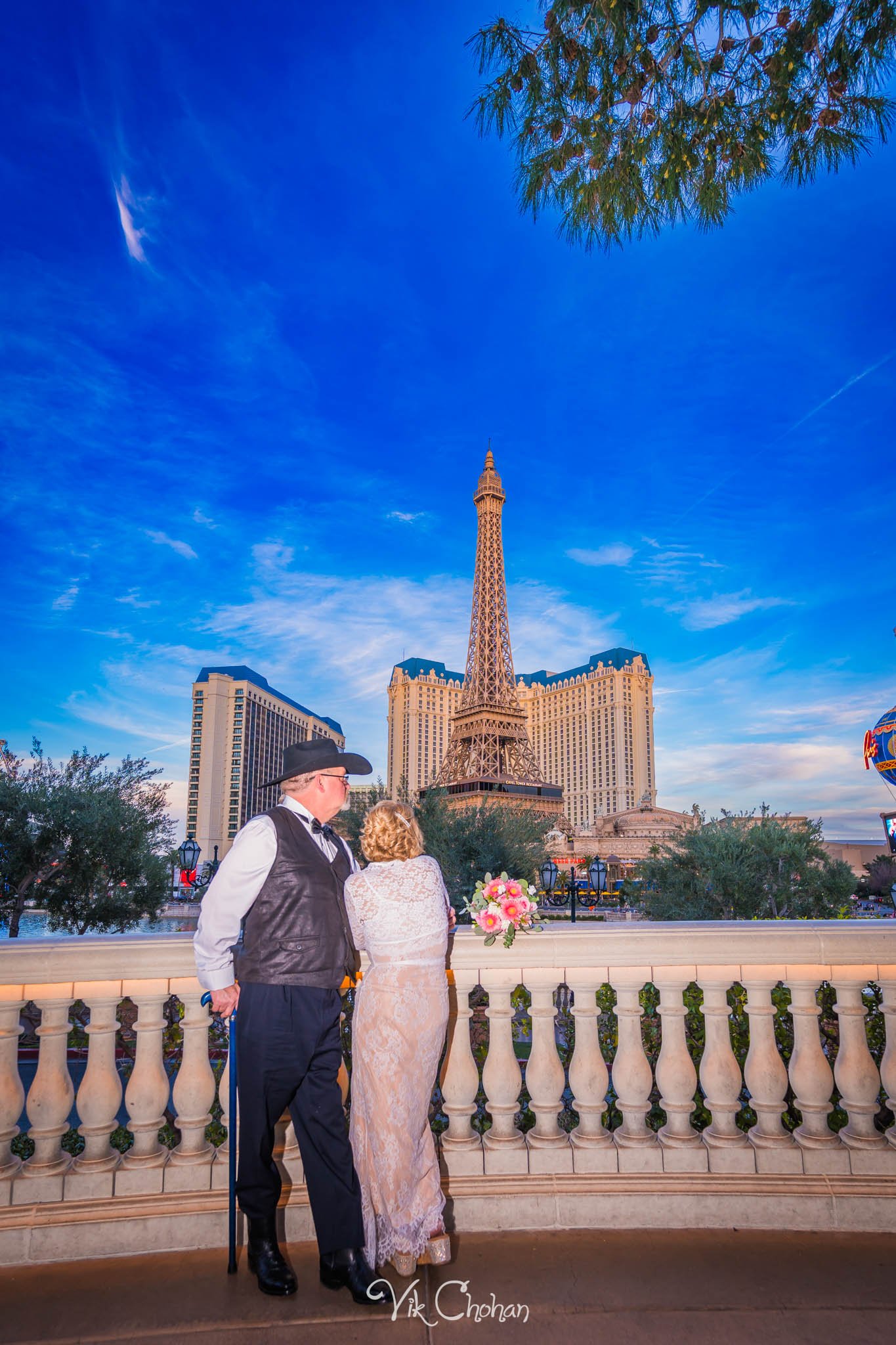 2026-02-26-Jennifer-and-Larry-Las-Vegas-Wedding-Strip-Tour-Vik-Chohan-Photography-Social-Media-032.jpg