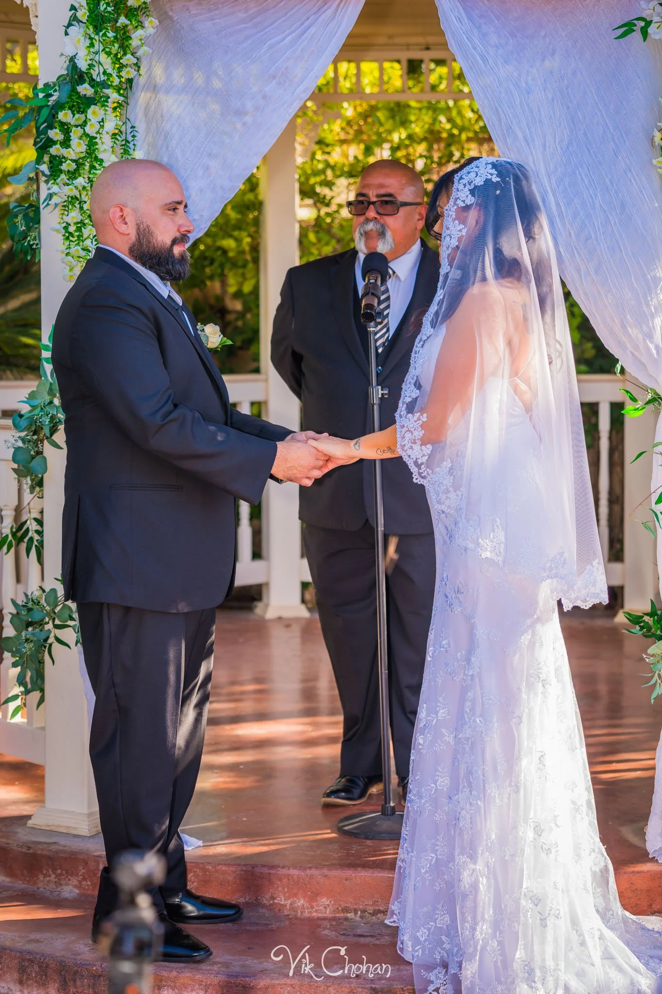 2026-06-20-Raul-and-Antoinette-Las-Vegas-Wedding-Little-Chapel-on-the-Corner-Vik-Chohan-Photography-Social-Media-086.jpg