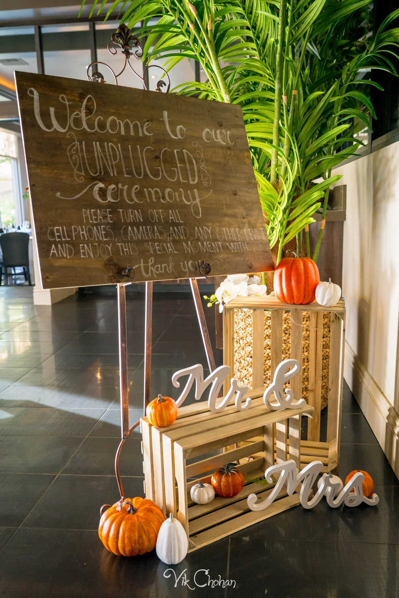 2021-10-23-Jessica-&-Max-JW-Marriott-Las-Vegas-Wedding-Photography-Vik-Chohan-Photography-Social-Media-015.jpg