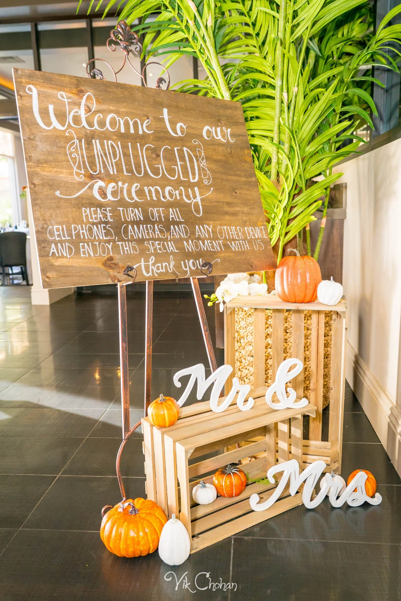 2021-10-23-Jessica-&-Max-JW-Marriott-Las-Vegas-Wedding-Photography-Vik-Chohan-Photography-Social-Media-016.jpg