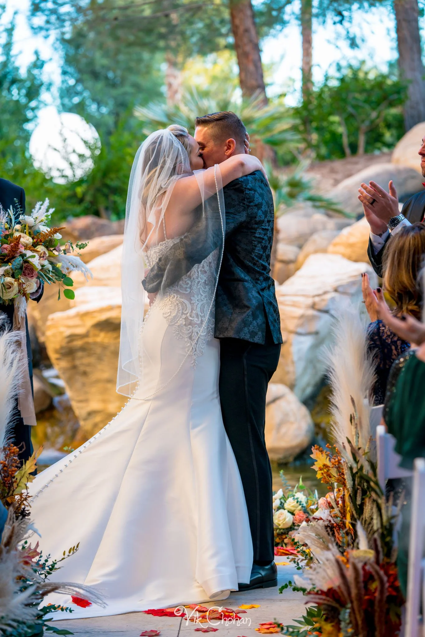2021-10-23-Jessica-&-Max-JW-Marriott-Las-Vegas-Wedding-Photography-Vik-Chohan-Photography-Social-Media-204.jpg