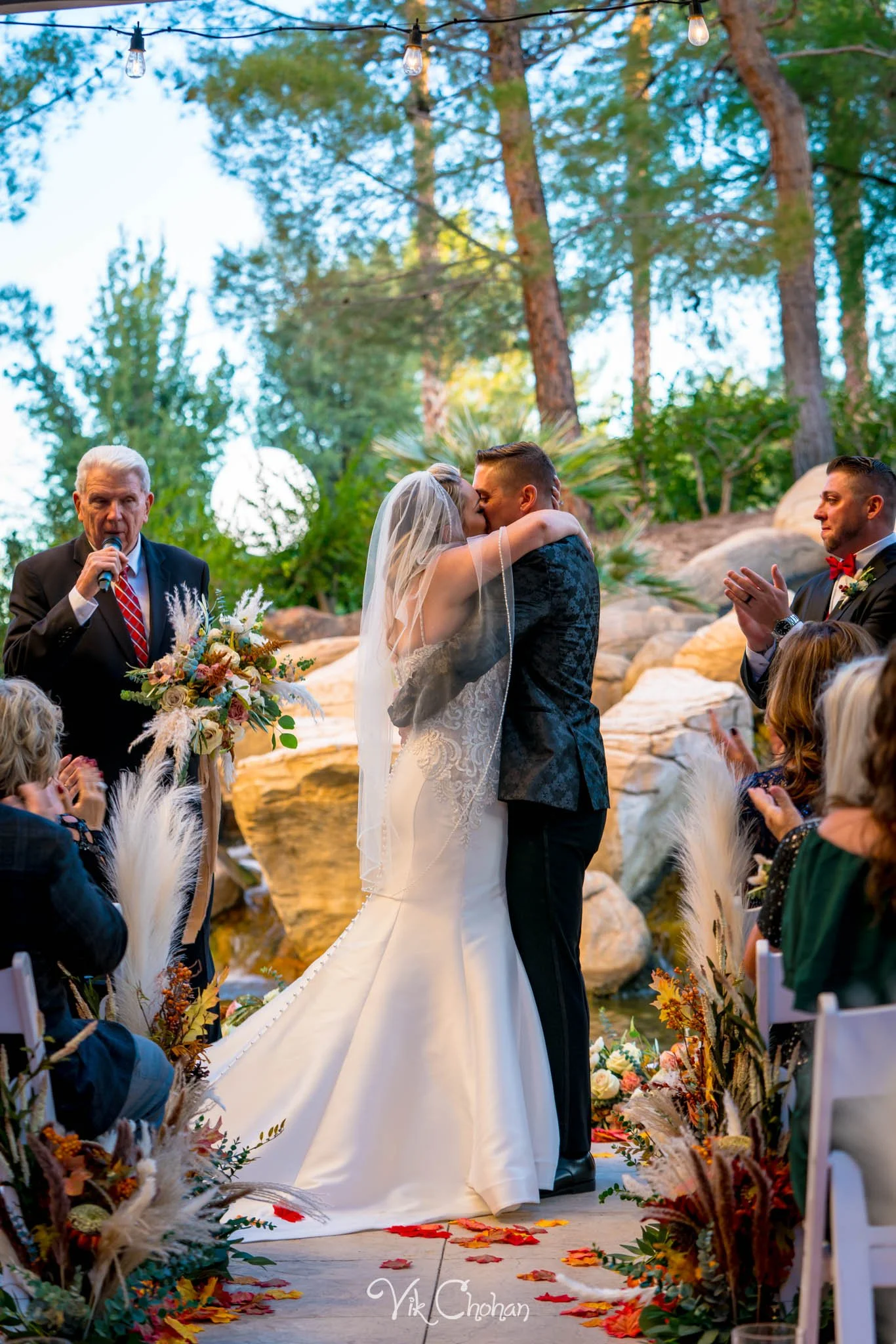 2021-10-23-Jessica-&-Max-JW-Marriott-Las-Vegas-Wedding-Photography-Vik-Chohan-Photography-Social-Media-205.jpg
