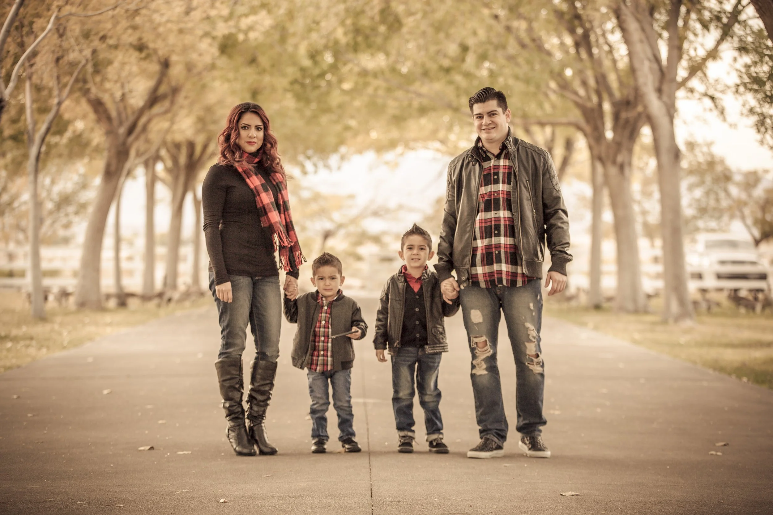 Ibarra_Family_Holiday_Photography-Vik-Chohan-071.jpg