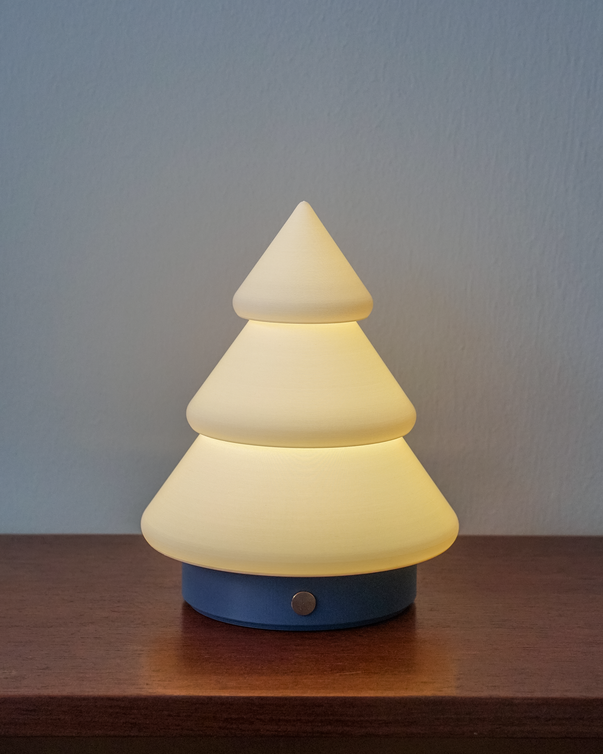 Kiki-Lamp_White-Blue_01.png