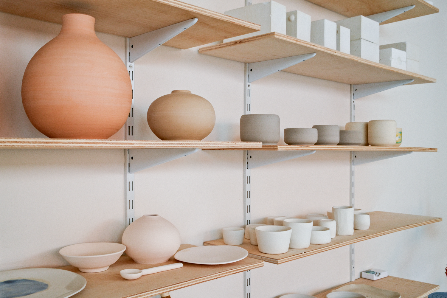 Issho Labo_Open Studio_Shelves.png (Copy)