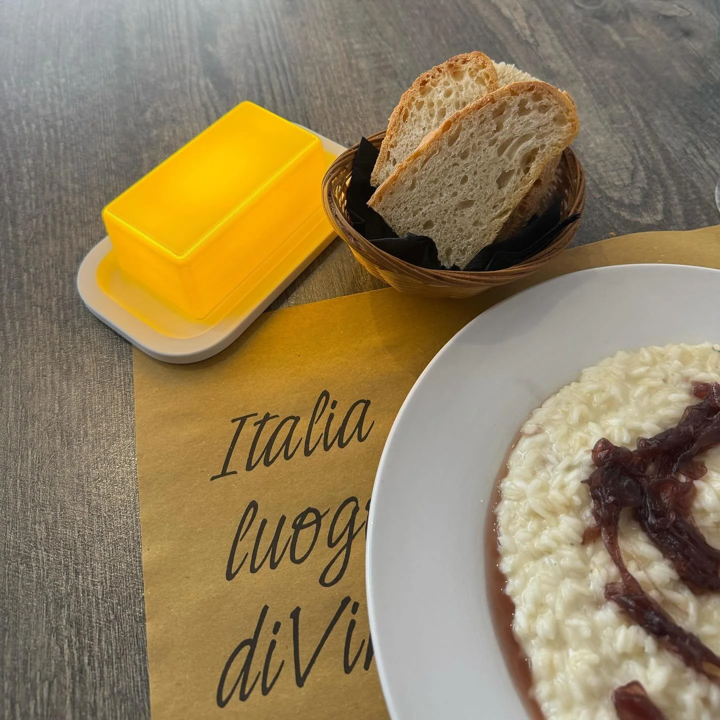 🇮🇹🍕✨bella italia ☕️🍝🚋

Throwback to when Roro and Butter took a mini holiday to see the sights of Milan. 🌝