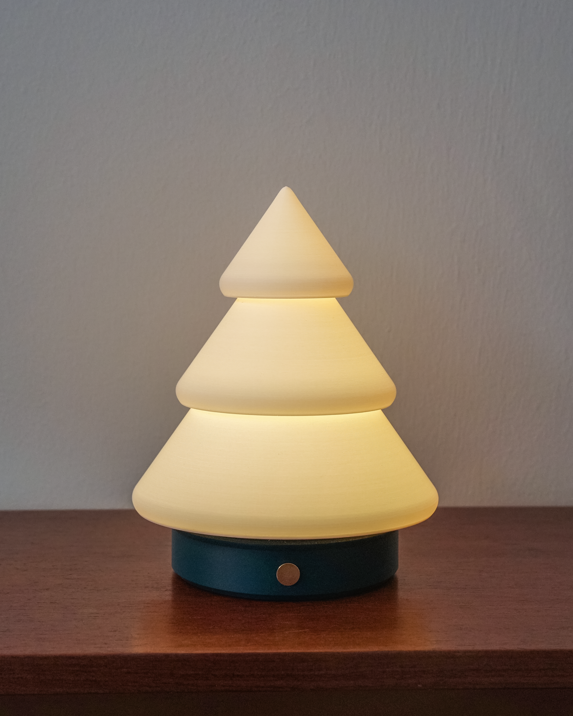Kiki-Lamp_White-Forest-Green_01.png