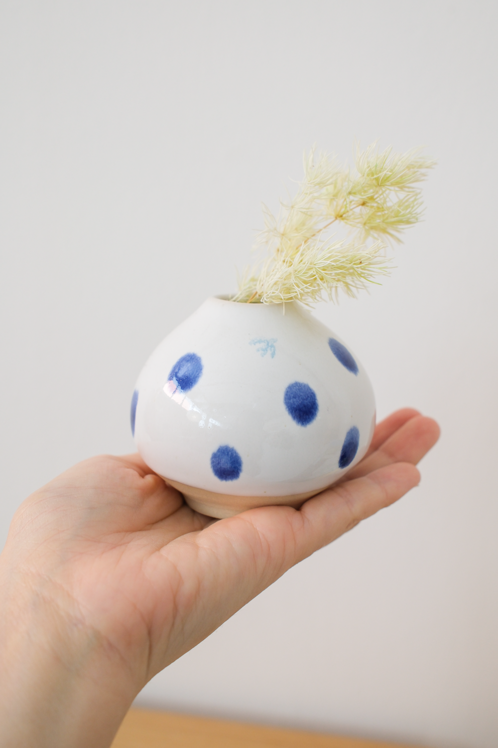 IsshoLabo_OnionVase_BluePolkaDot.png