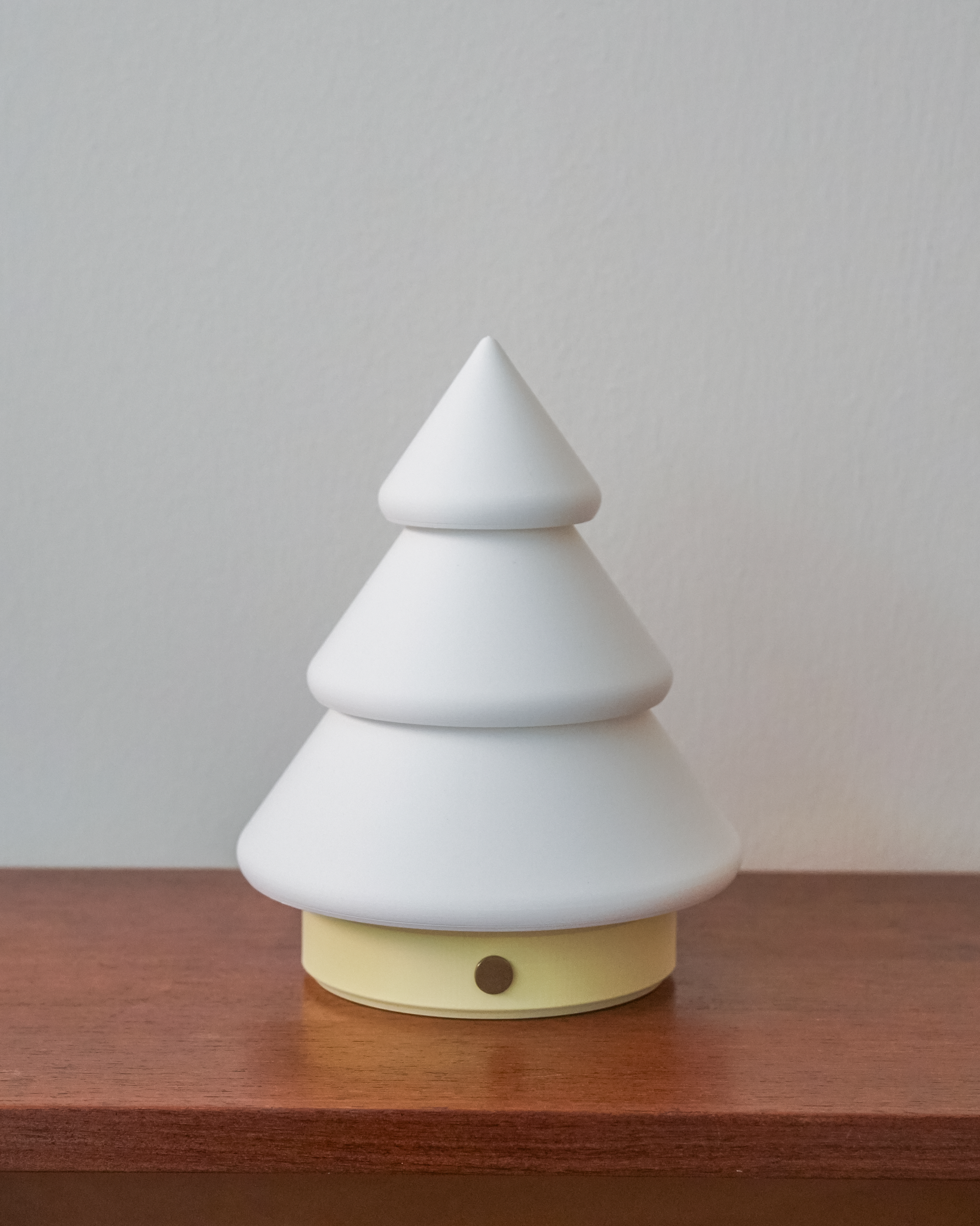 Kiki-Lamp_White-Yellow_02.png