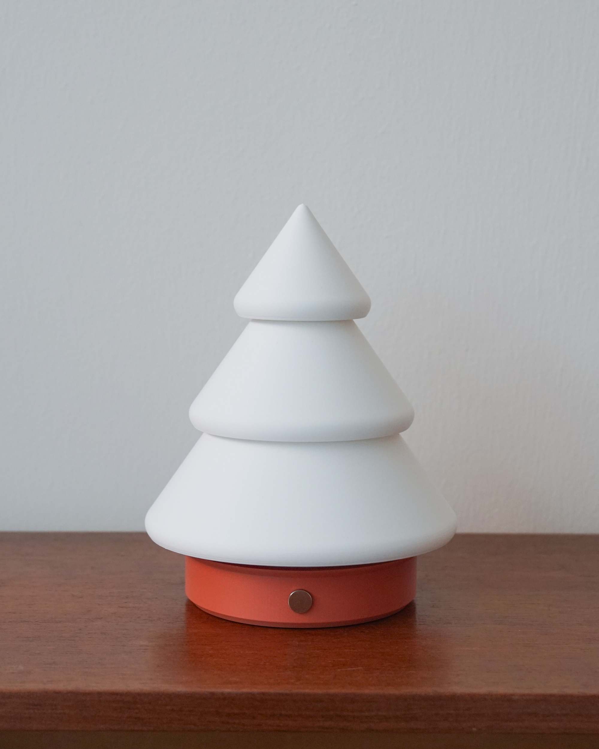 Kiki-Lamp_White-Terracotta_01.png