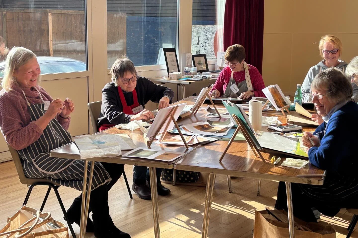 If you were looking for a sign you should join an art class &hellip; THIS IS IT! 🎨💕😂 we have just a final few spaces left for our summer term &hellip; fun, friendly and suitable for people of all ages and abilities&hellip; beginners welcome! We ca