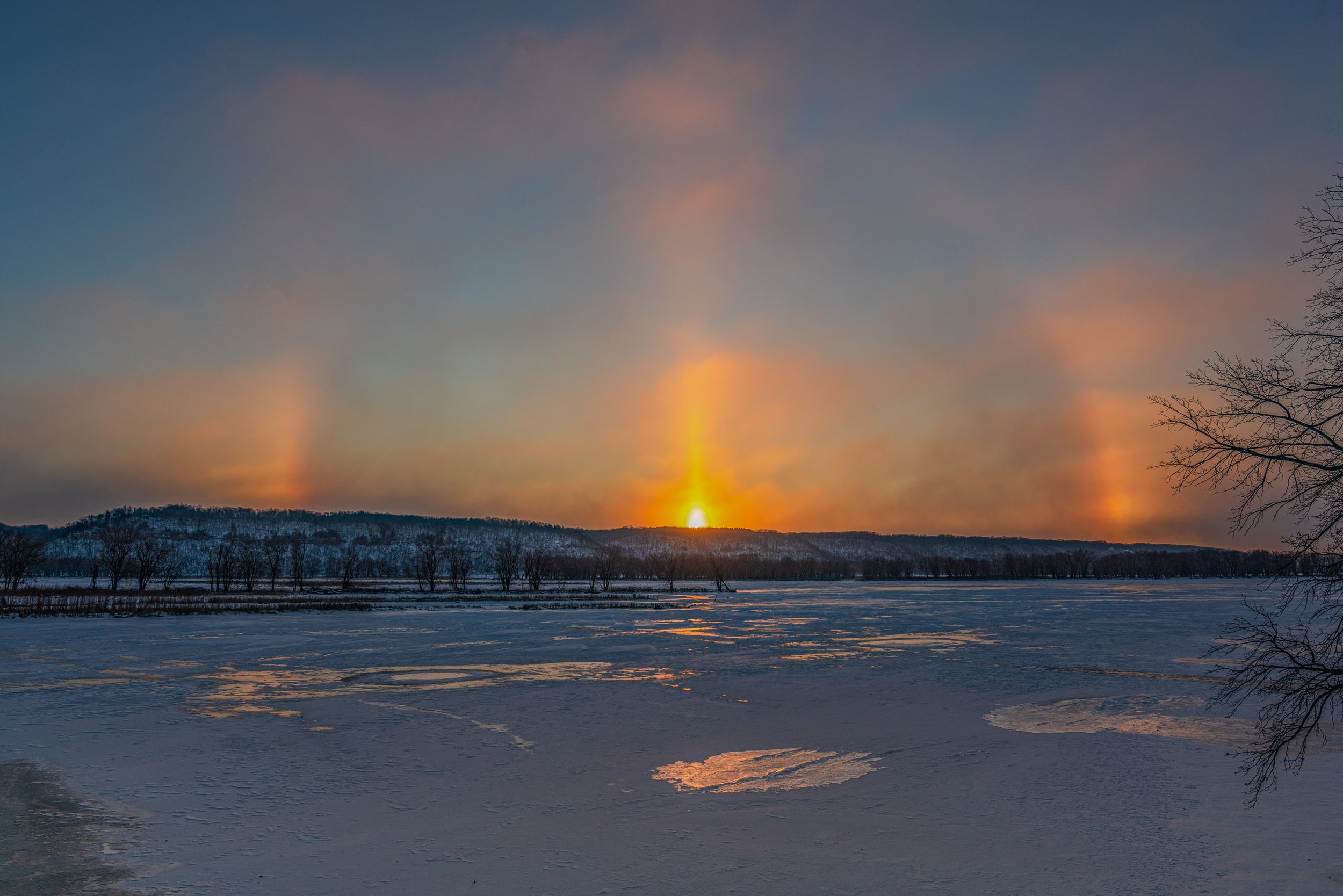 Sun dogs ice.jpg