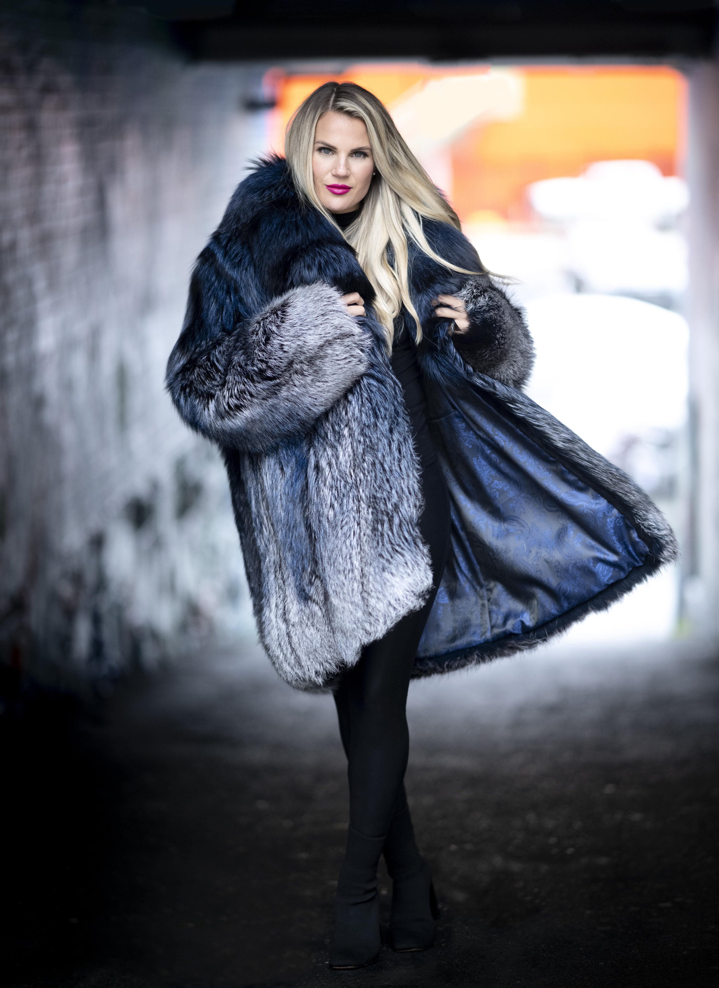 REVERSIBLE RAIN JACKET — Always in Vogue