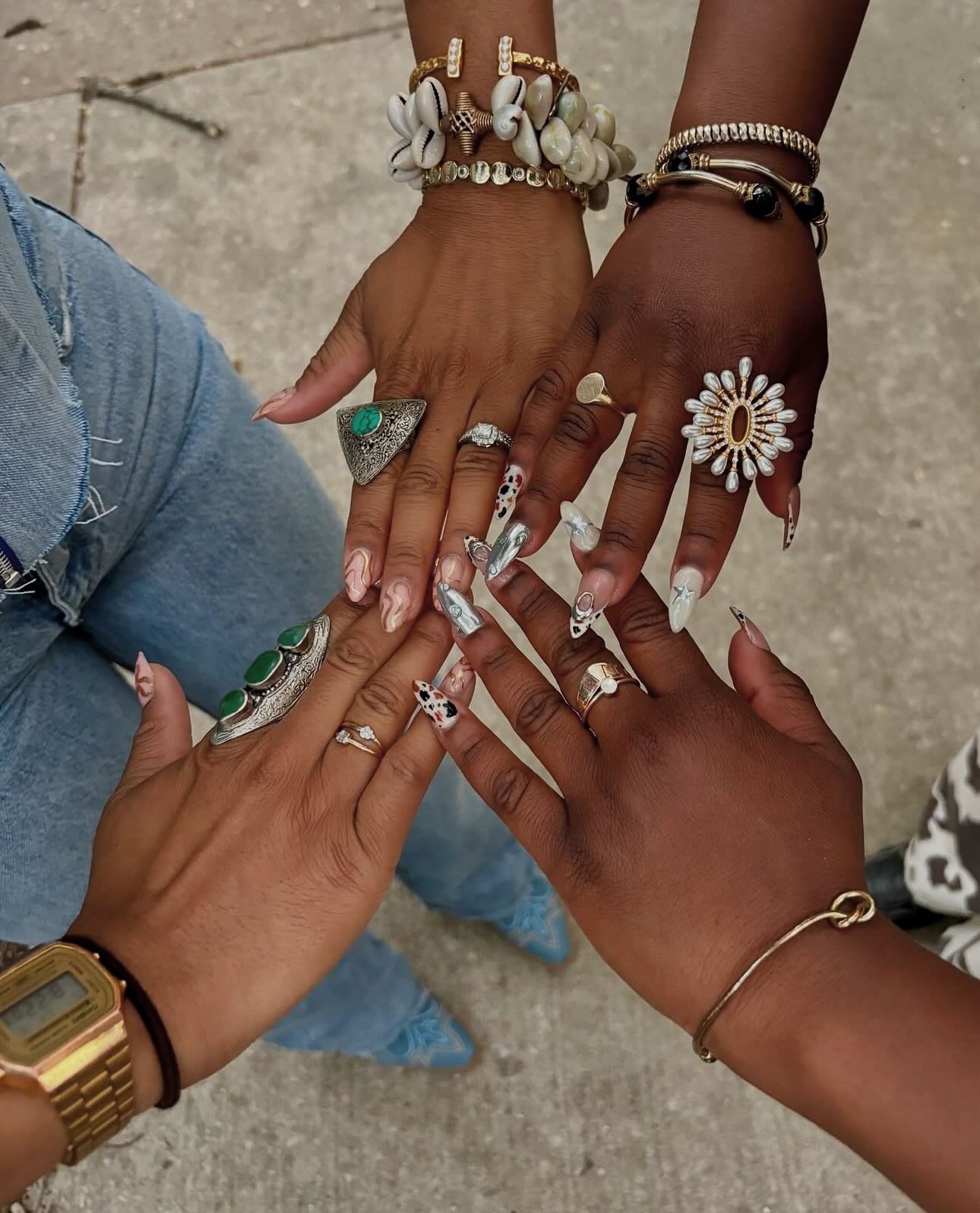 @beyonce Cowboy Carter nails (right) on the one and only @imaniathome Gel-x extensions + tier 3 nails art✨✨✨
Gorgeous nails on the left by @mayasstudio__ If you&rsquo;re in Virginia check them out 🌈💕🥰