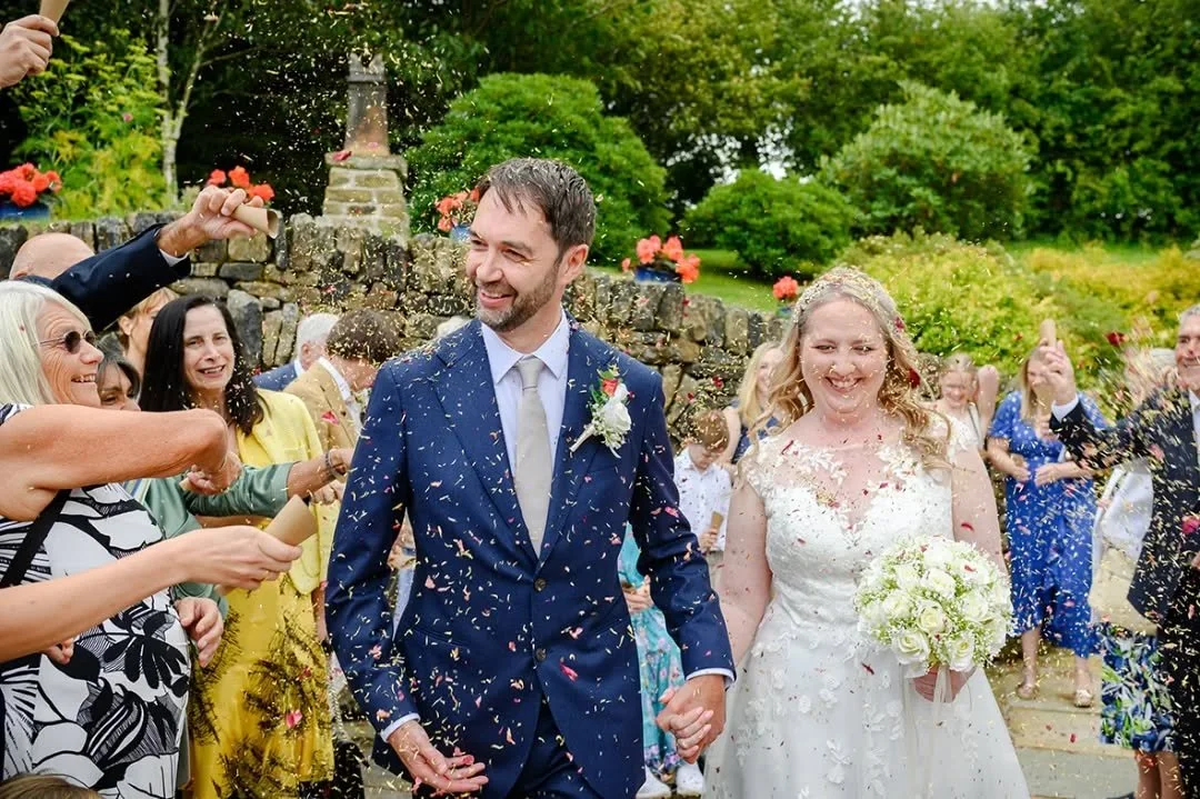 @m_huski and @dobson7240 at @whitehartweddings @whitehartlydgate yesterday. Thanks for a brilliant day guys!

.
.
#justmarried #married #confetti #confettithrow #bridetobe #gettingmarried #2026bride #2926wedding #whitehartlydgate #oldhamwedding