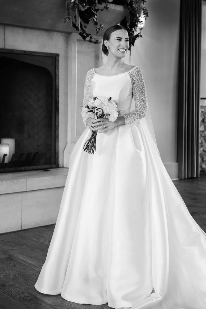 andreasphoto_bride_black_white_portrait_elora_mill-1.jpg
