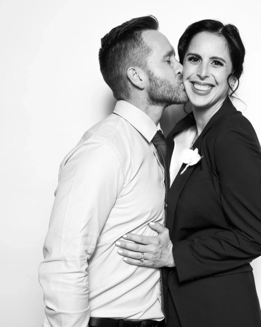 PORTRAITS_ON_WHITEBACKDROP_WEDDING_TORONTO-3.jpg