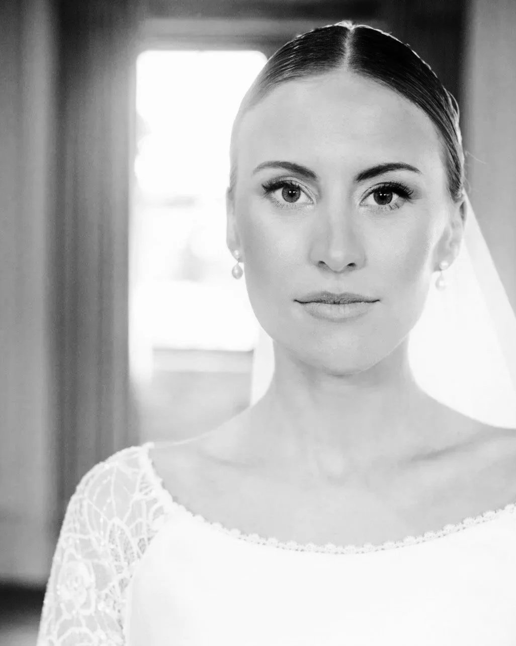 candid-relaxed-portrait-elora-mill-wedding-andreasphoto-82.jpg