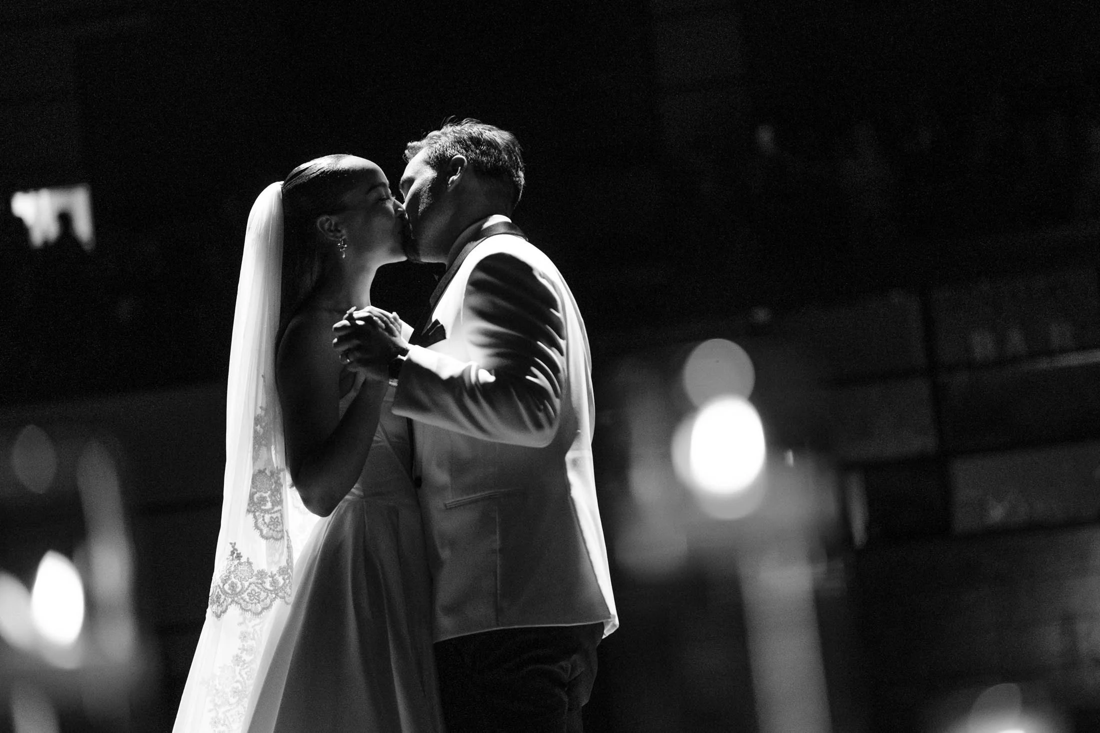 eglinton_grand_black_and_white_elegant_wedding_andreasphoto-1-5.jpg