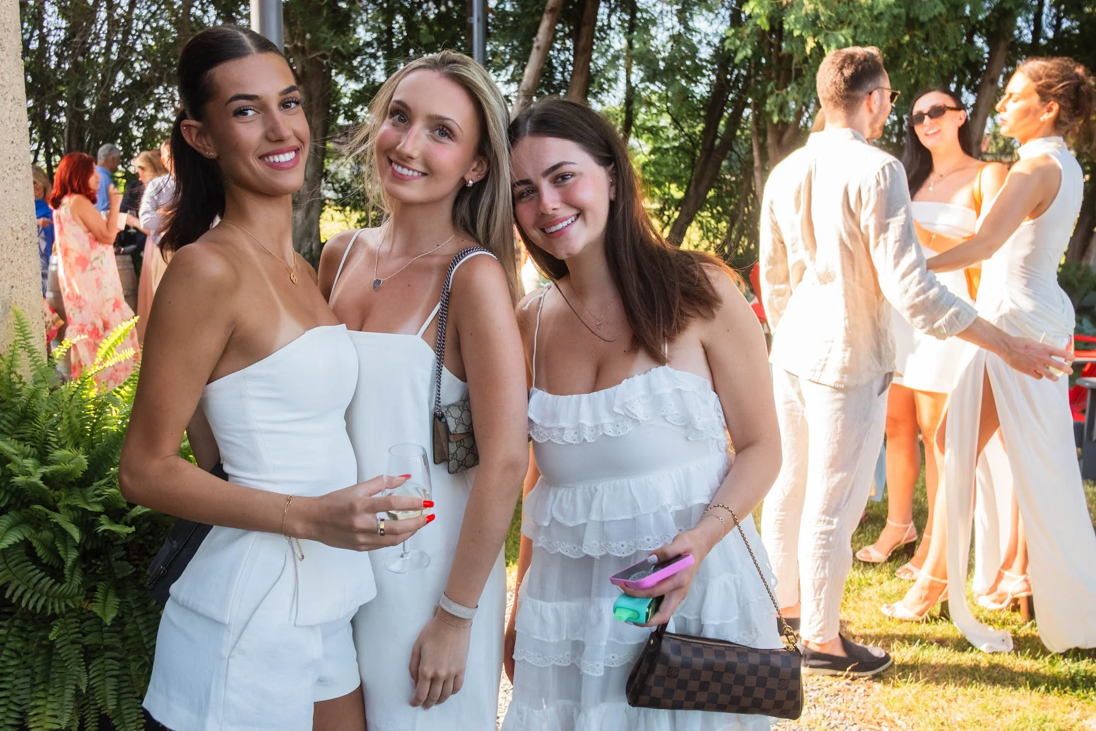 three-girls-niagara-on-the-lake-party-andreasphoto-1.jpg