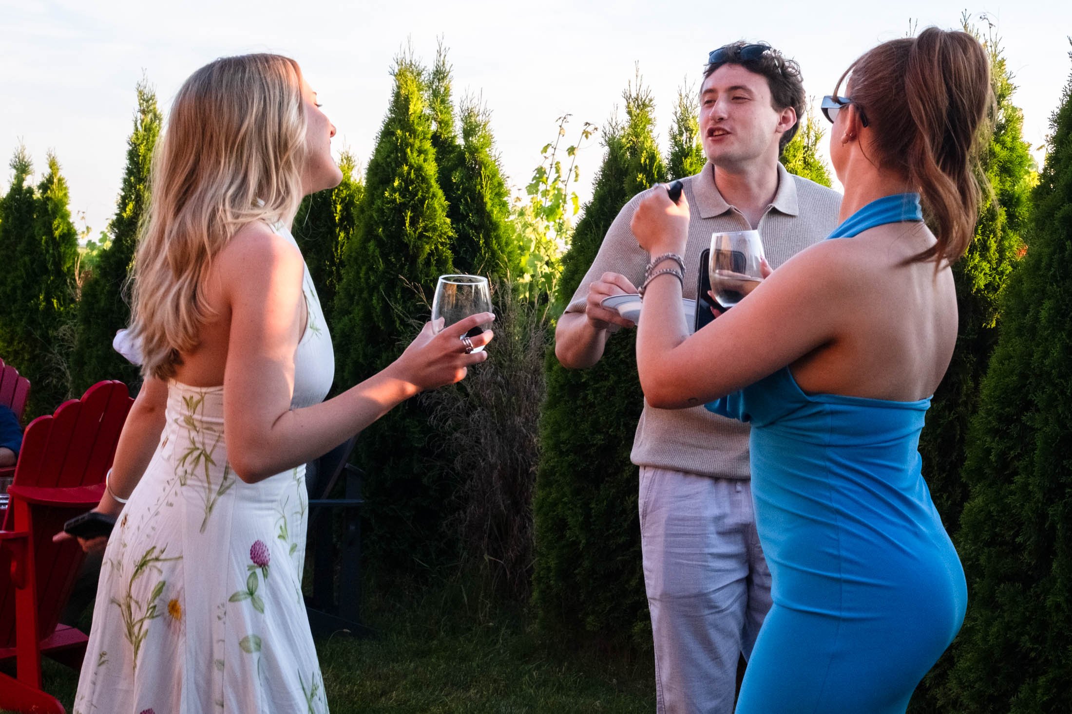 guests-partying-niagara-vineyard-andreasphoto-1.jpg