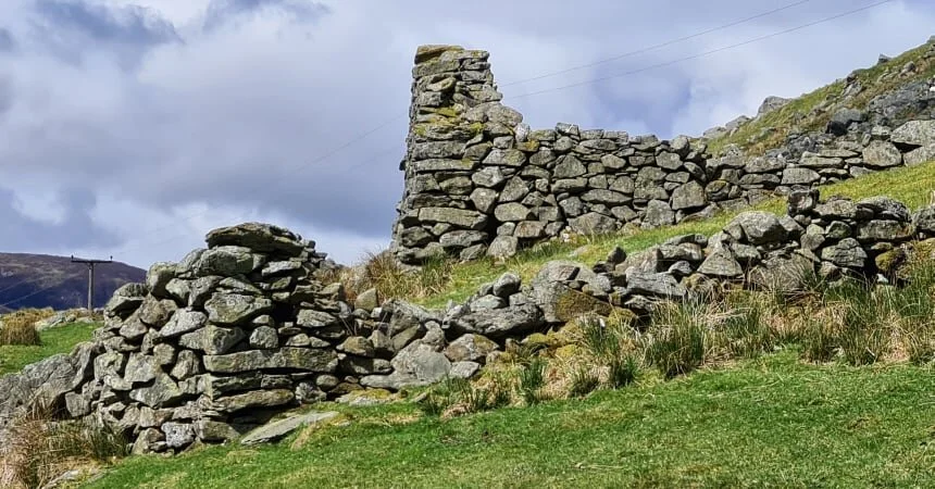 the-drystone-company-dry-stone-waller-in-perthshire-working