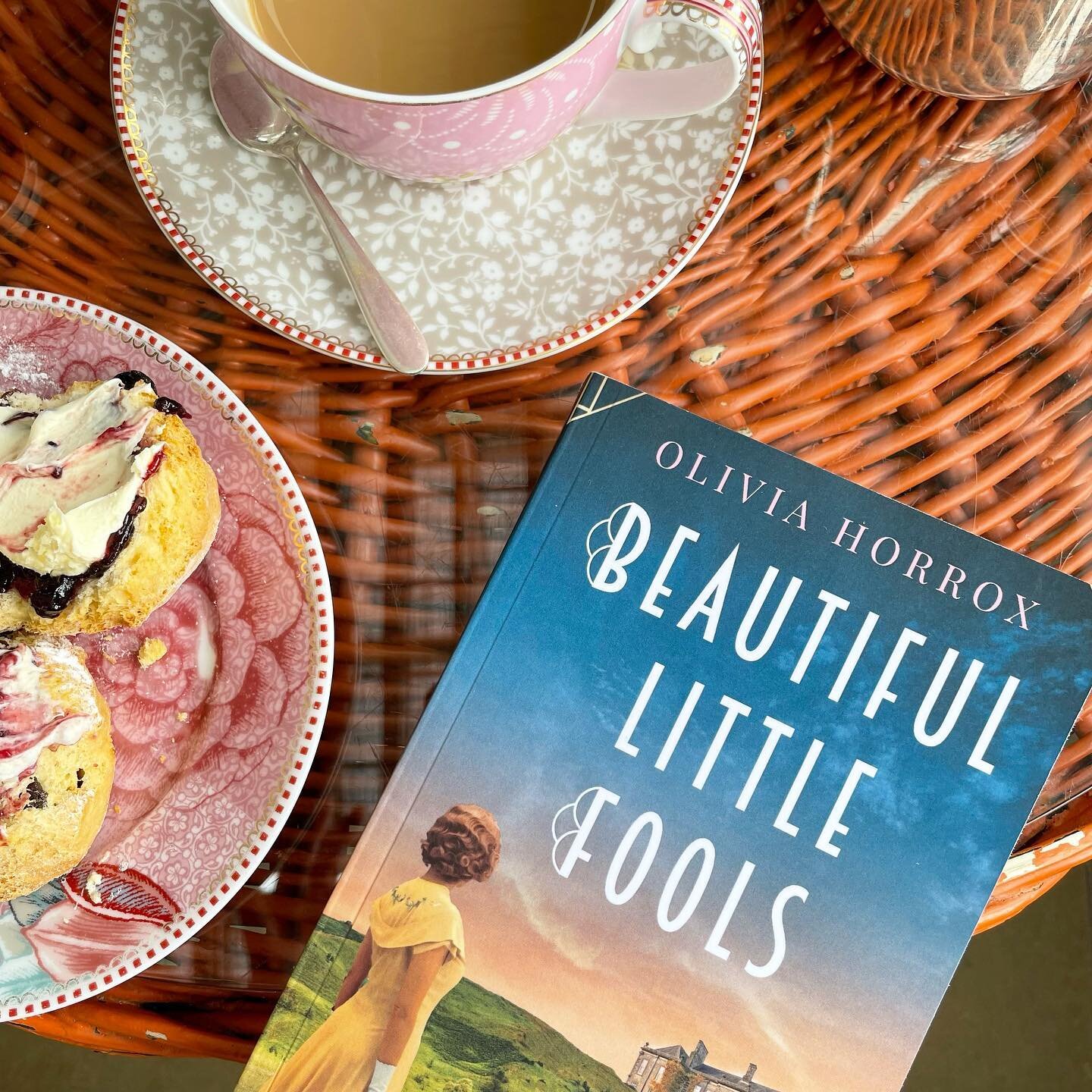 So proud of my friend and colleague @ohorrox whose debut novel comes out this month! 💗

Beautiful Little Fools is a gorgeous 1930s romance about finding yourself and falling in love set to the beautiful Cornish landscape. 

Birdie dreams of becoming