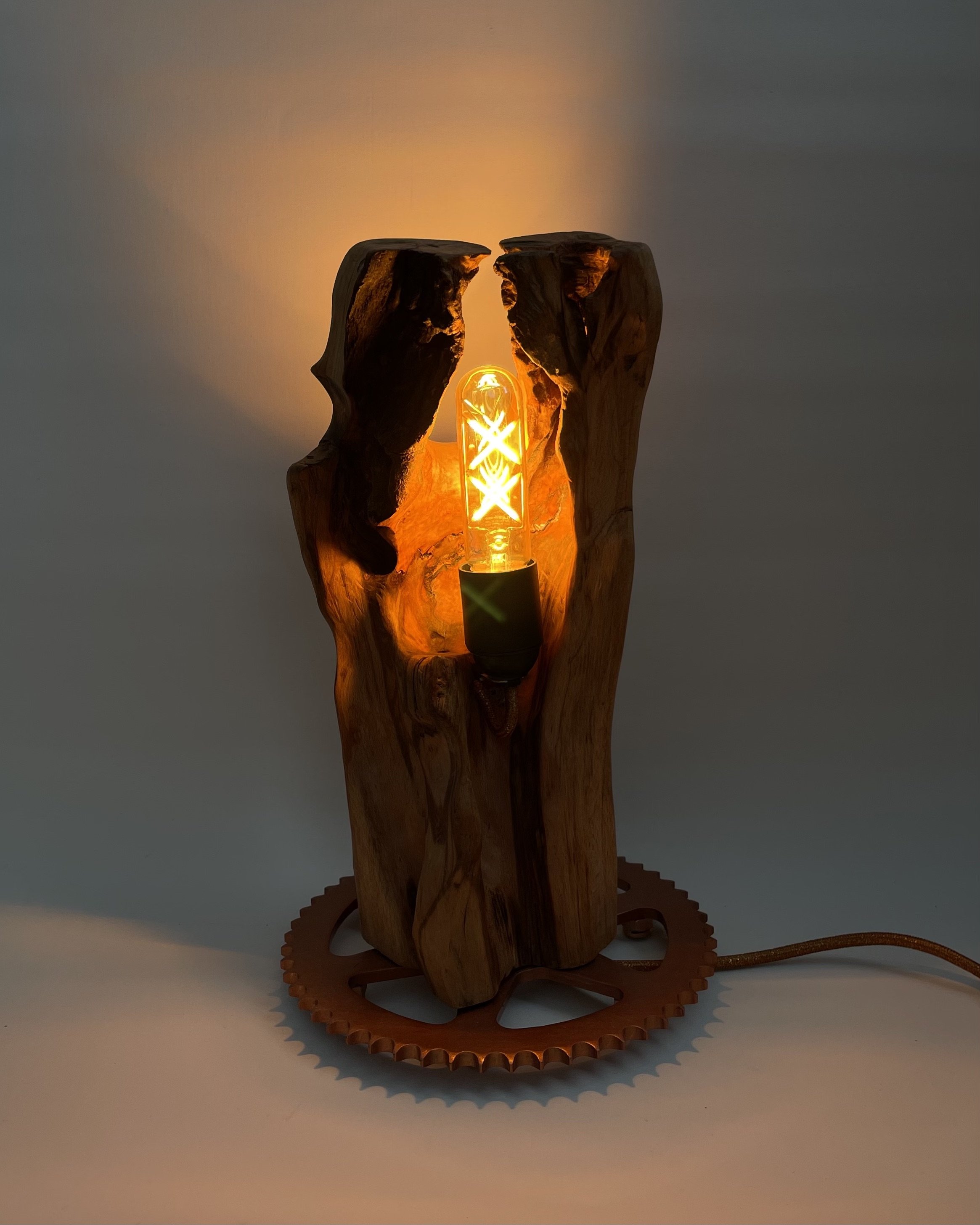 Lampe
37x15 Nussholz Geölt