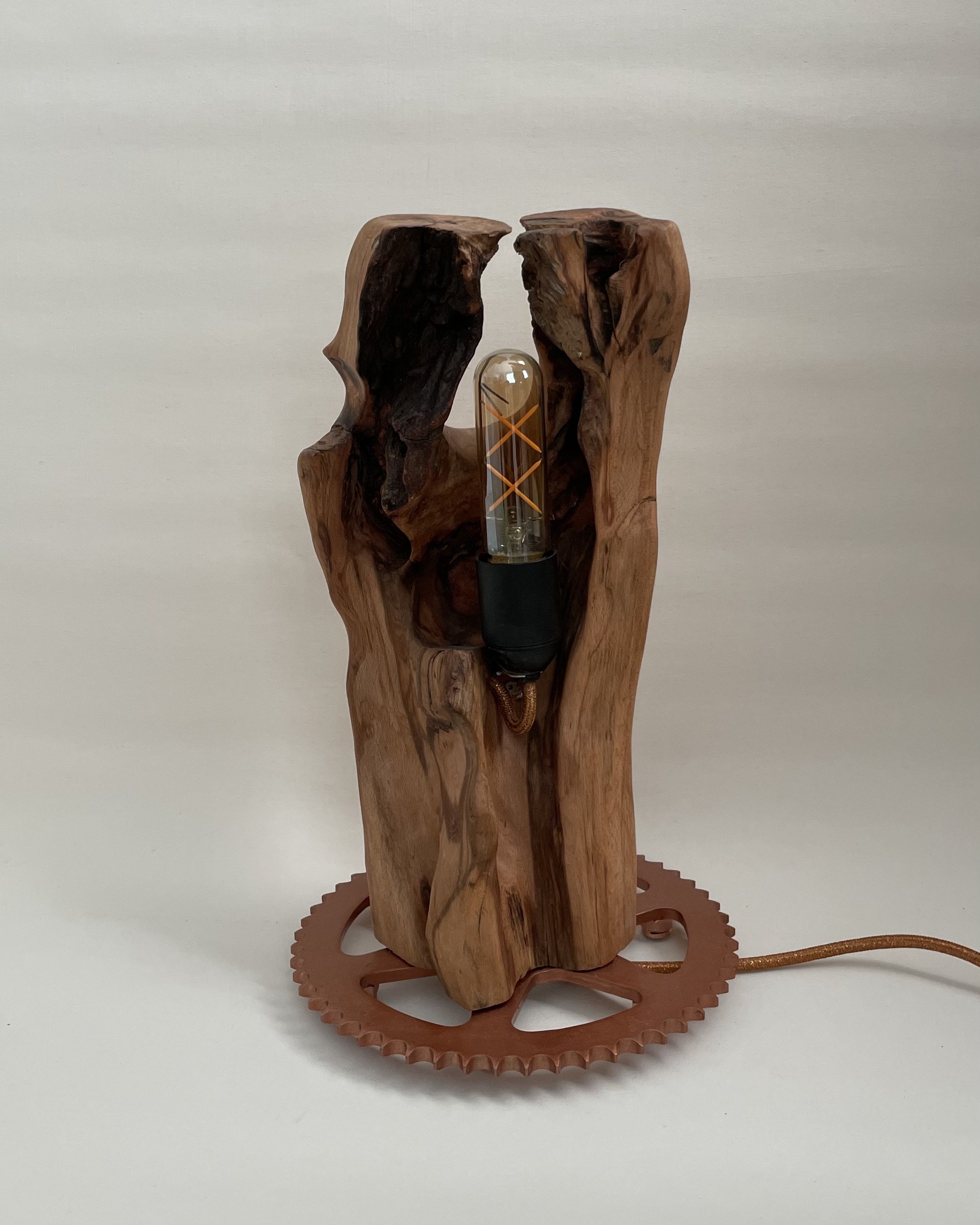 Lampe
37x15 Nussholz Geölt