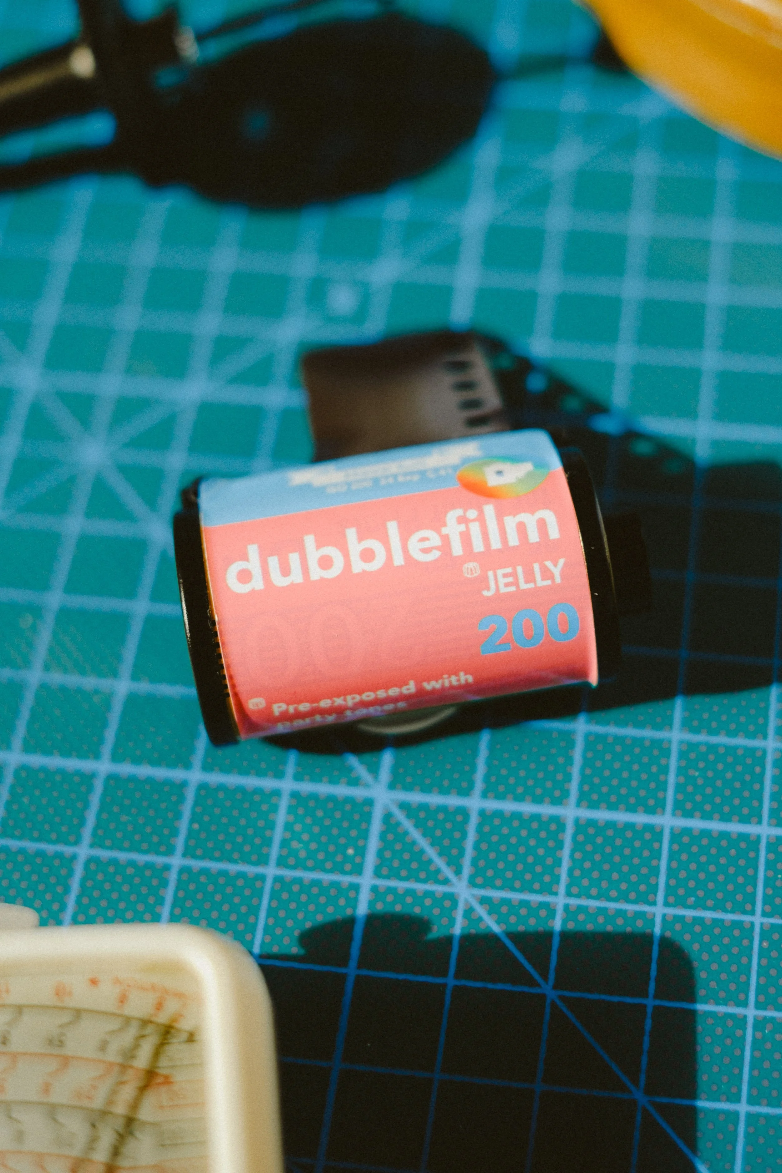 Ho provato la Dubblefilm Jelly: la pellicola analogica che non puoi controllare