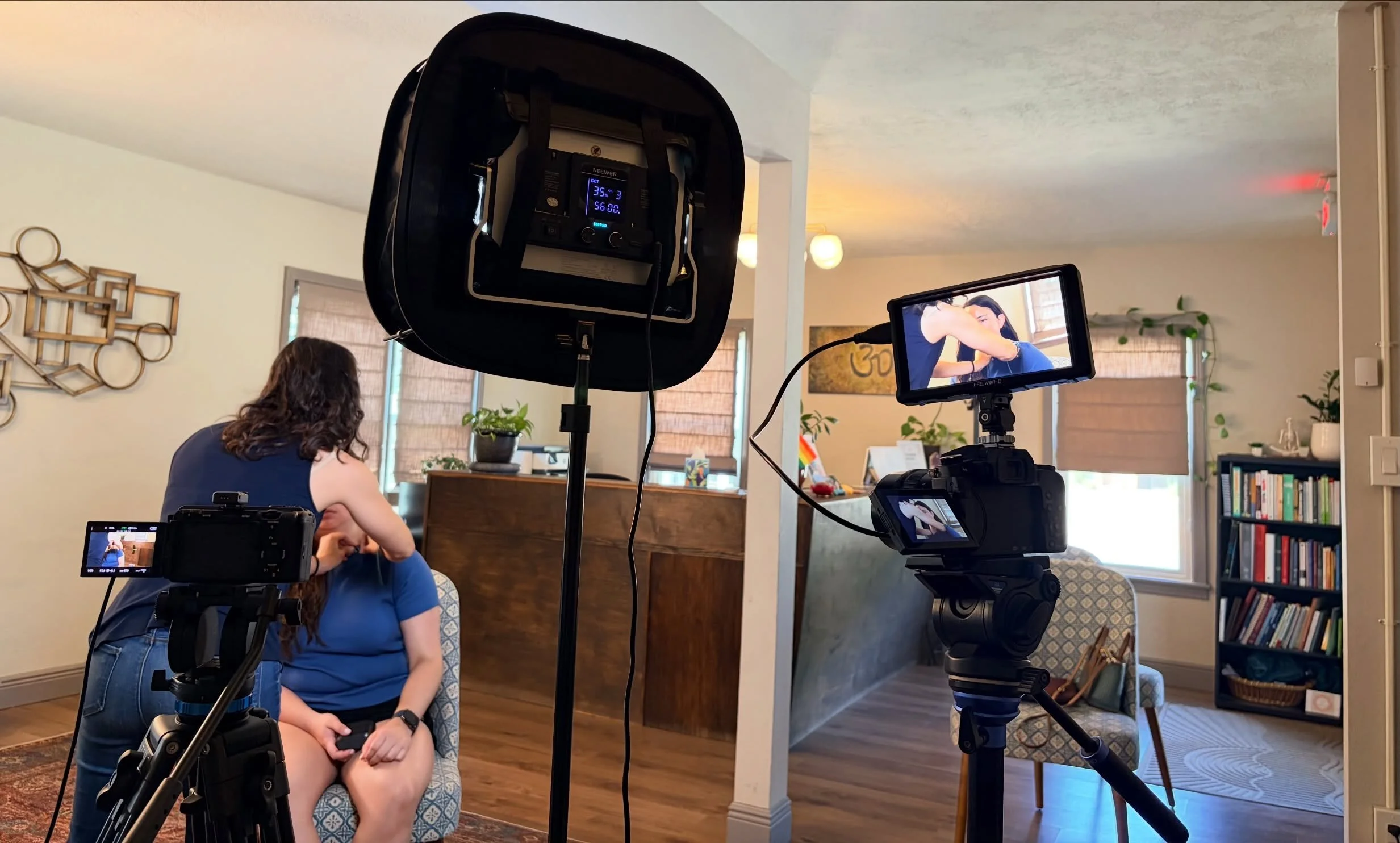 #bts for the making of a brand video and client testimonial for @pearlescentskin ✨My favorite part of production is interviewing and getting to the heart of the story! I&rsquo;m super excited to put these together and share how Sarah helps her client