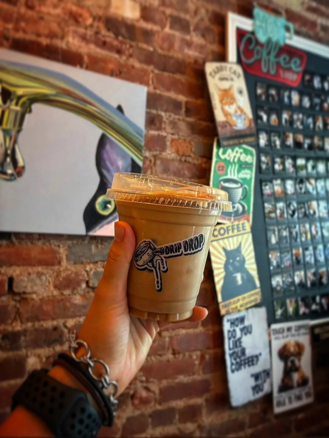 Coffee first coffee 
.
.

.
.
.

.
.
#soho #coffeeblogger #coffeeshops #icelatte #manhattan #newyorkers #newyork #esspreso #morning