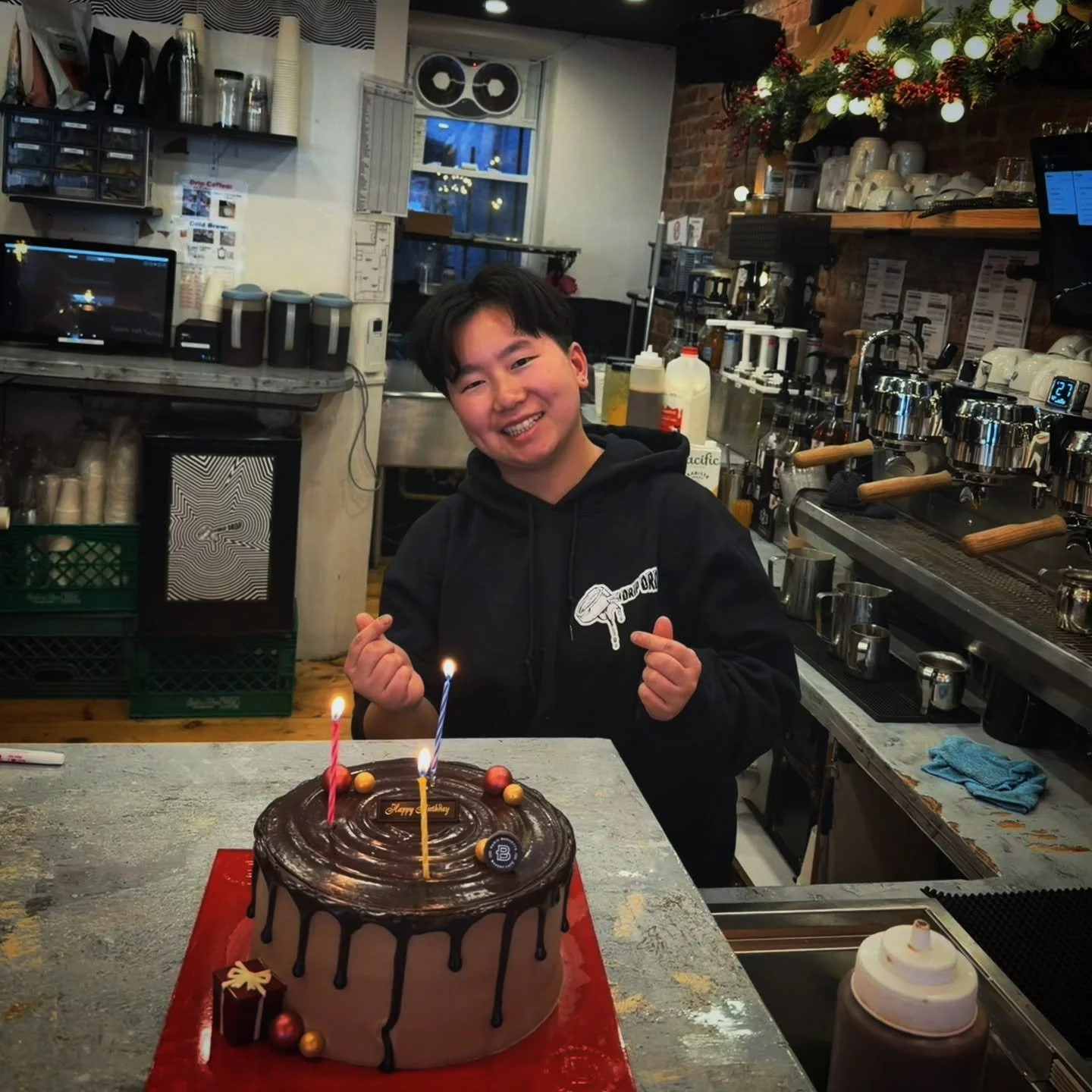 Cheers to another beautiful year! @e.lin_____ 🎂 🥳 🎉. 
.
.
.
.
.
.
.
.
#birthday
#coffeeshops #newyork #coffeesoho