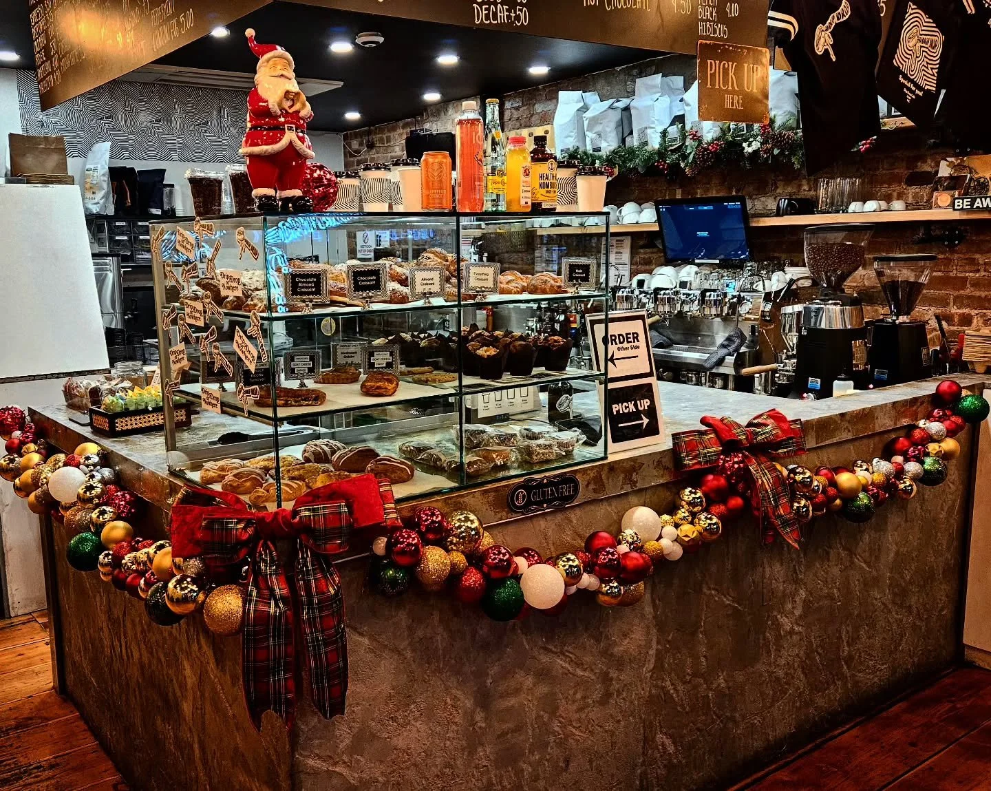 Christmas @dridropcafe .
.
.
.
.
.
.
.
.
.
#newyorkcitycoffee #christmas #coffeeshops #coffeenyc #coffeevibes #newyorker #newyorkcity #soho